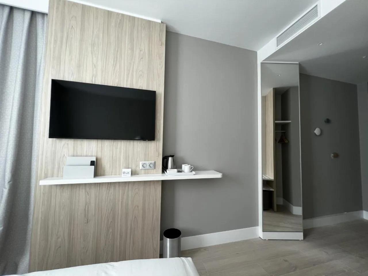 TV and multimedia in Holiday Inn Express - Madrid - Airport by IHG