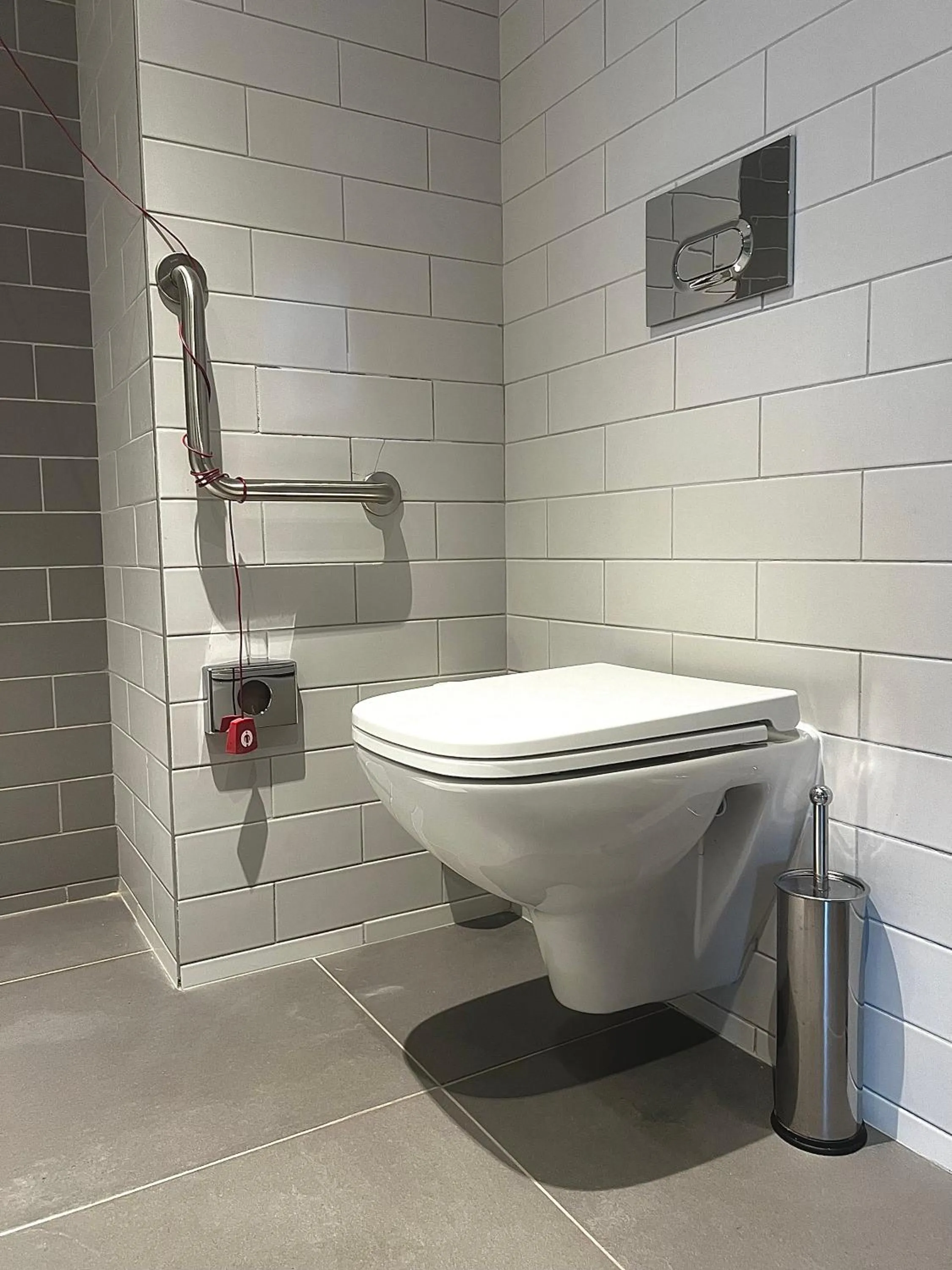 Toilet in Holiday Inn Express - Marne-la-Vallée Val d'Europe by IHG