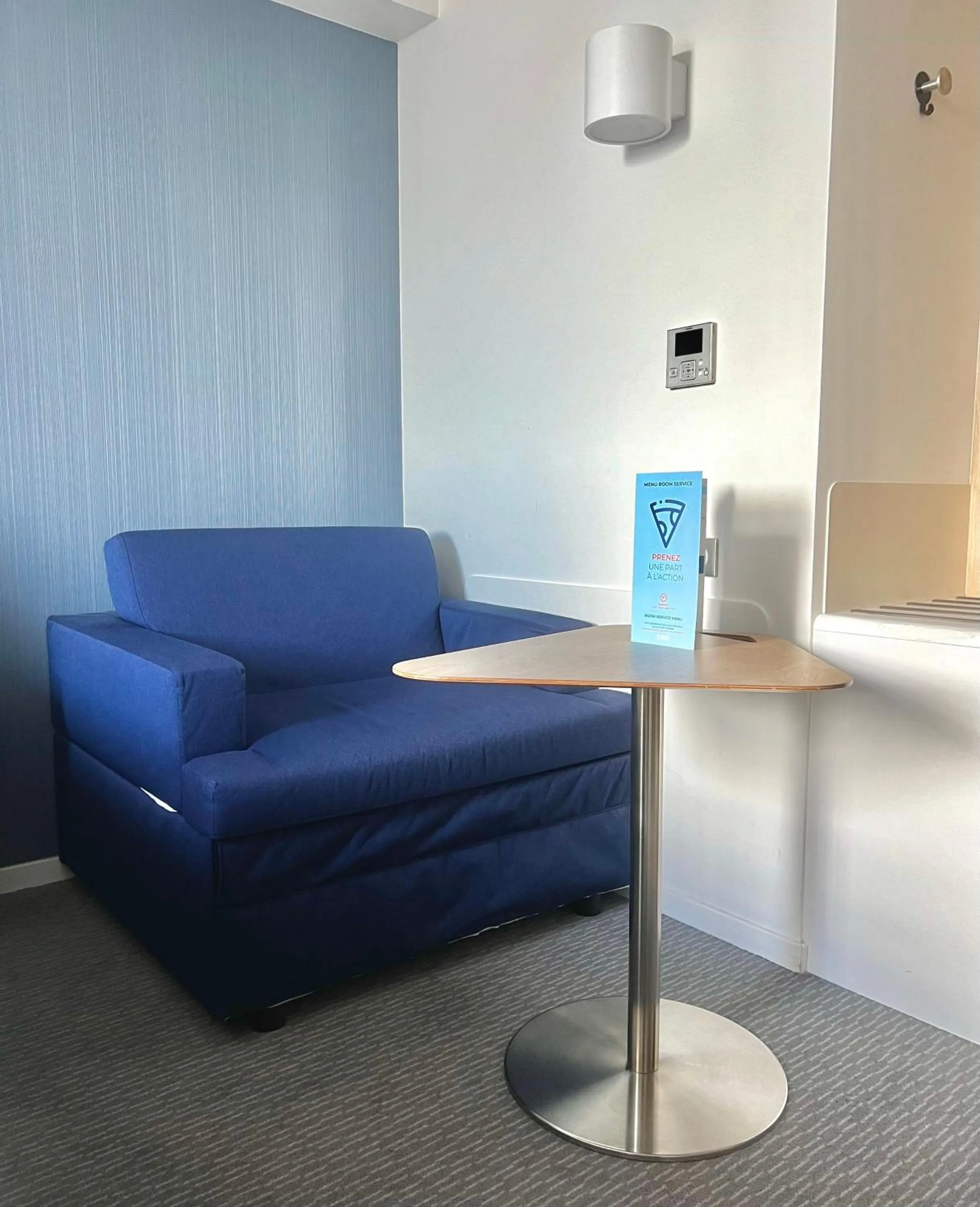 Seating area in Holiday Inn Express - Marne-la-Vallée Val d'Europe by IHG