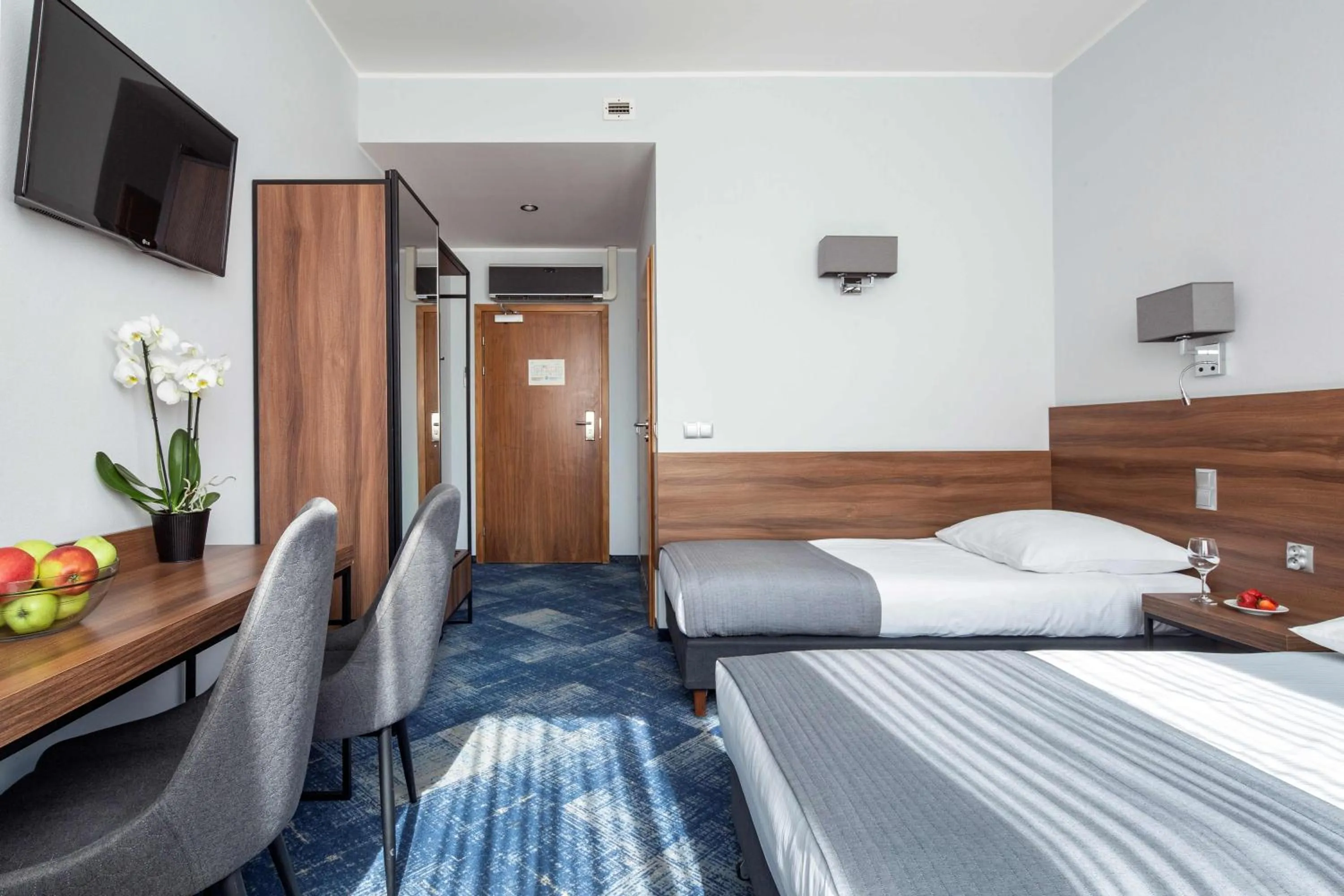 Photo of the whole room, Bed in Hotel Oliwski