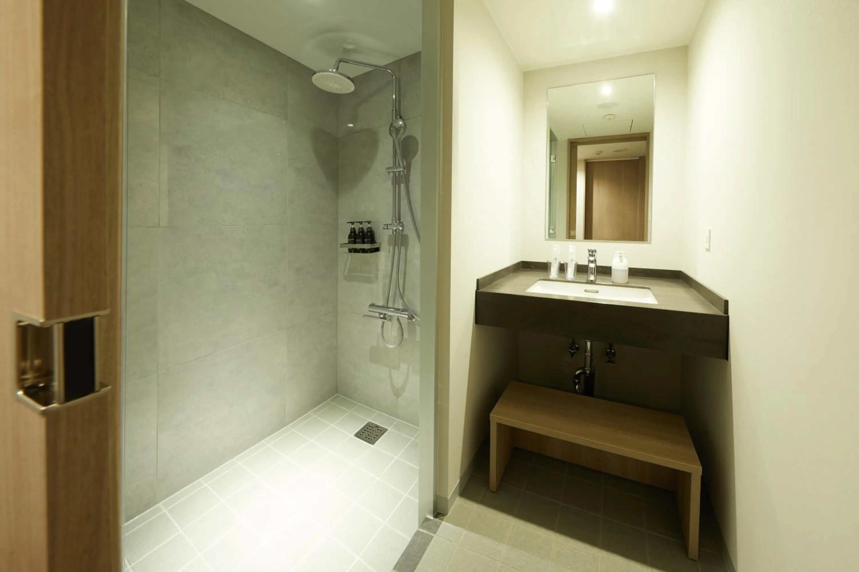 Shower in OMO5 Otaru by Hoshino Resorts