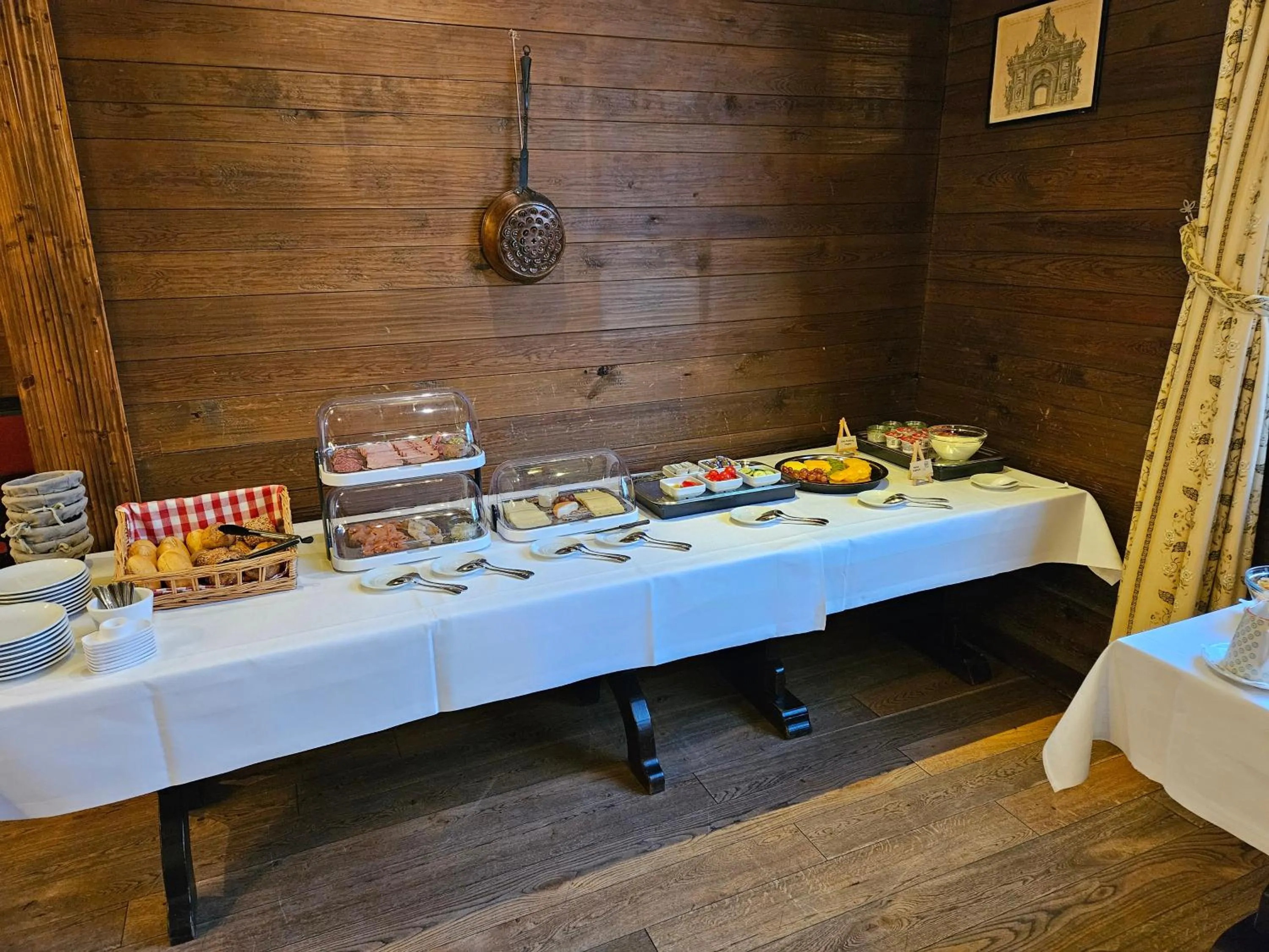 Buffet breakfast in Bischofshof Braustuben