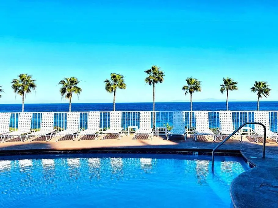 Swimming pool in Sunrise Bliss Villa