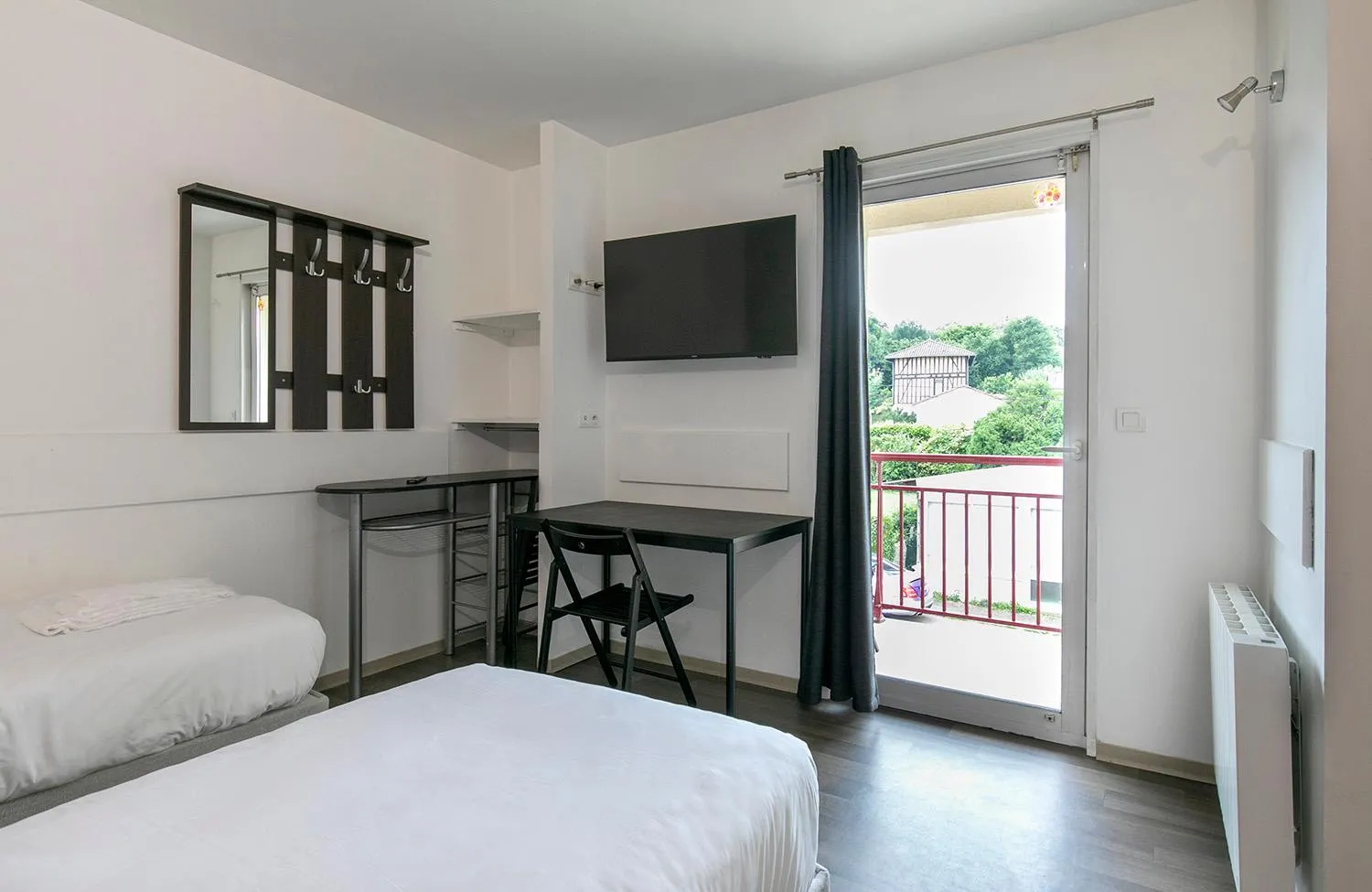 TV and multimedia, Bed in Apparts Confort 87