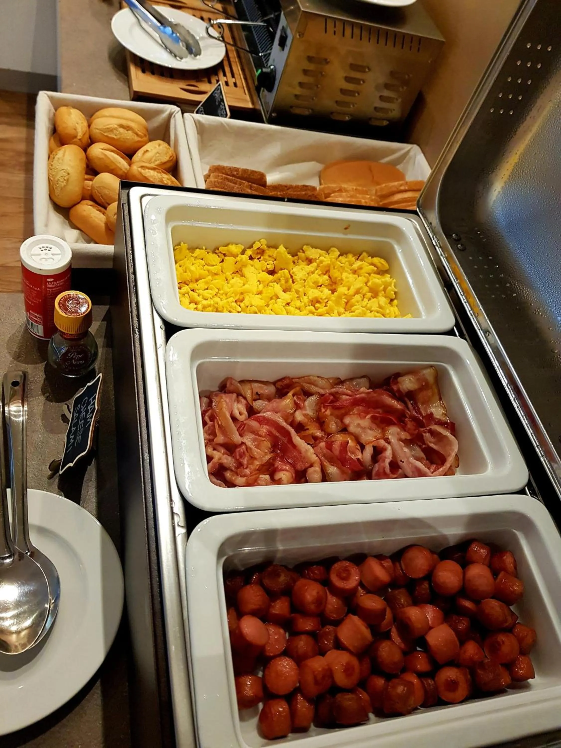 Buffet breakfast in Hotel Perlage Florence - Free city tax with Private Parking & Fast Wifi