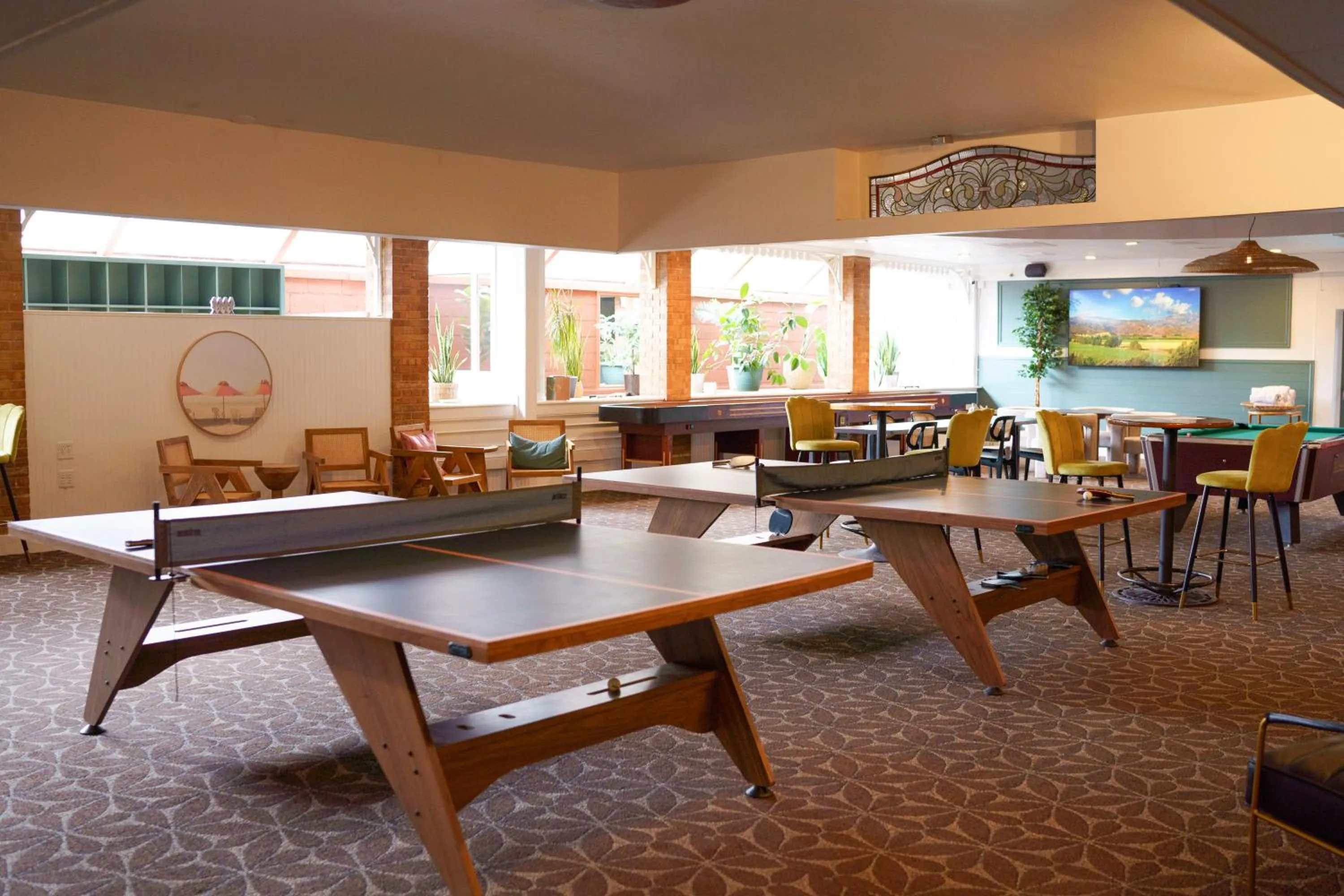 Table tennis in The Boulder Broker