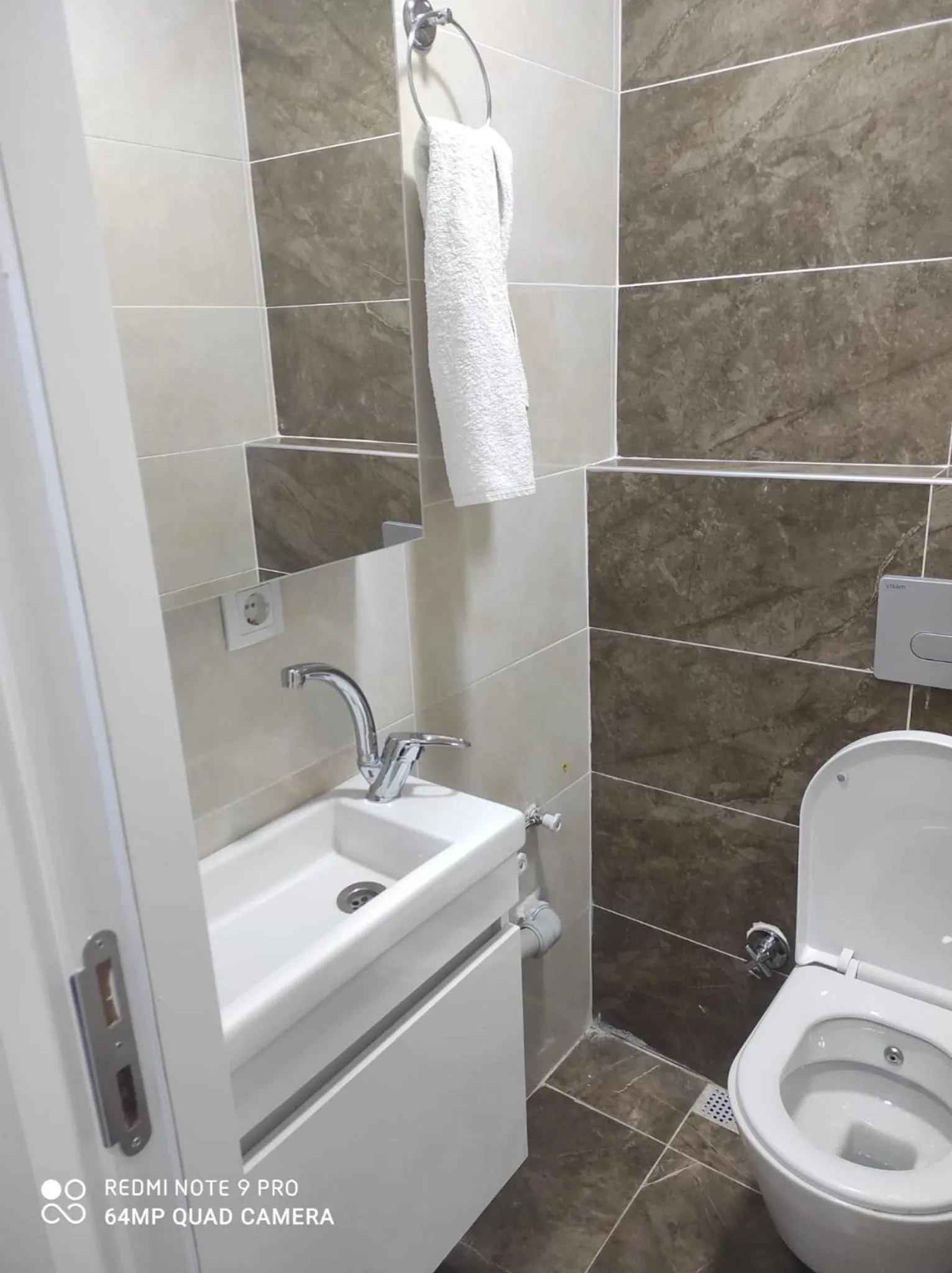 Toilet in CEMRE SUIT