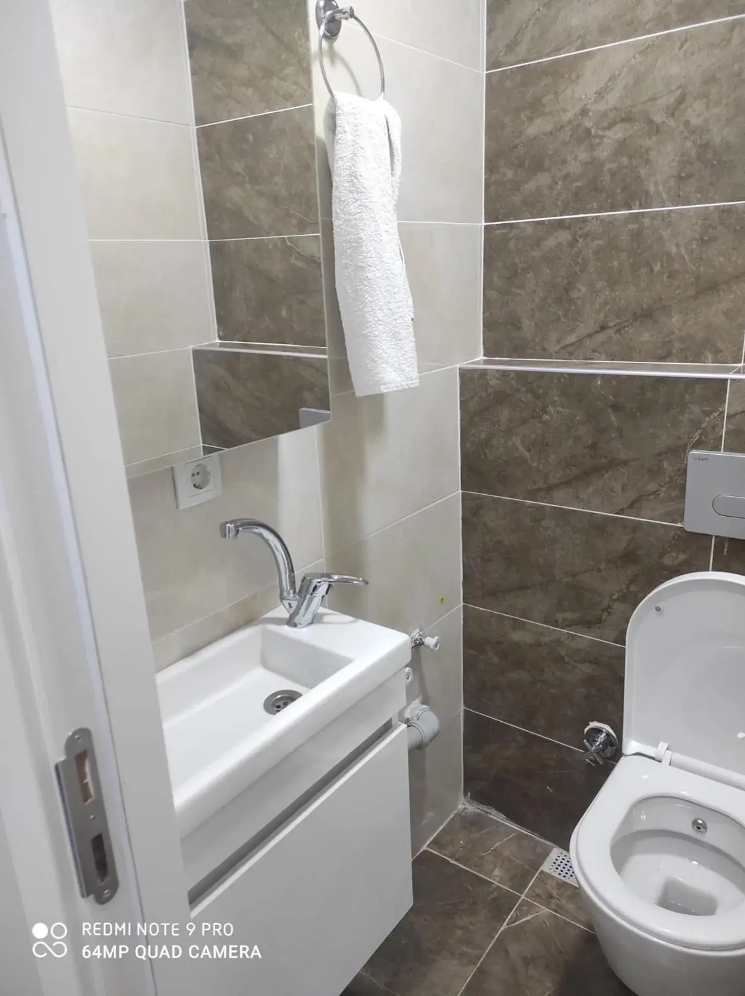 Toilet in CEMRE SUIT Toilet in CEMRE SUIT