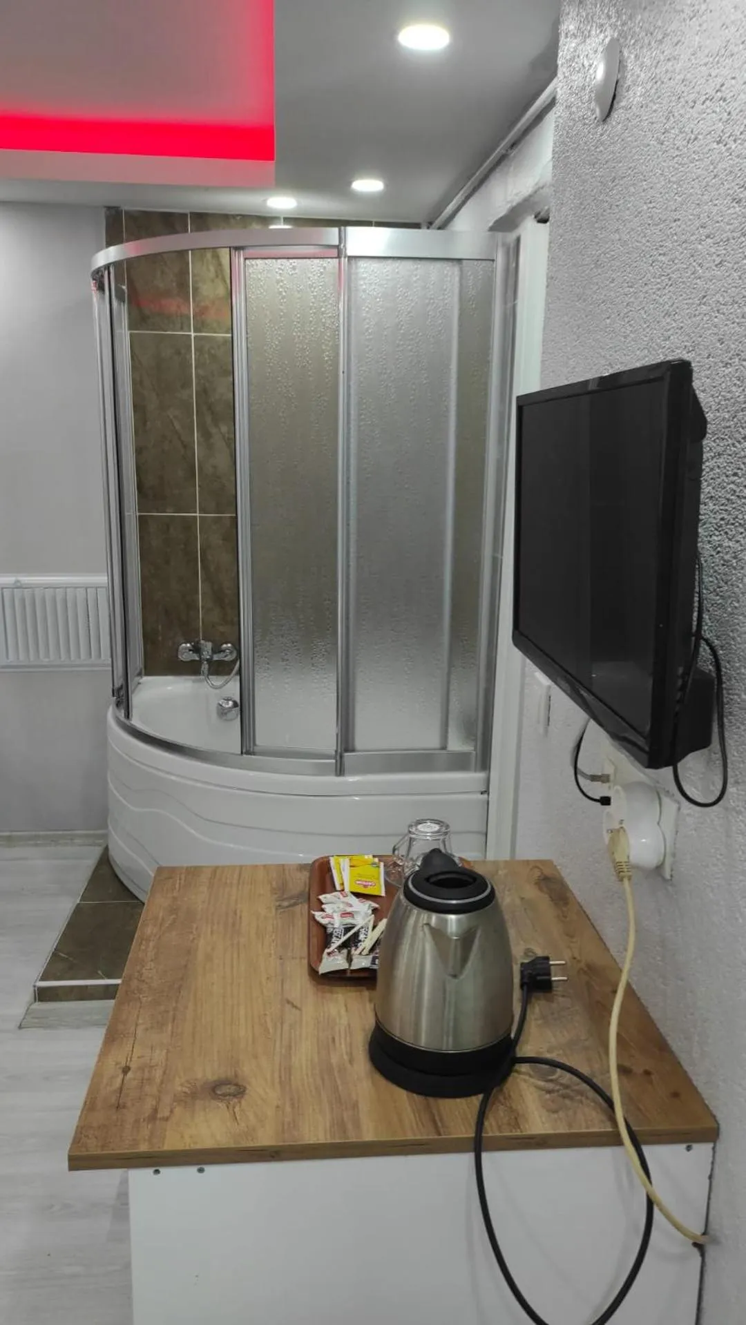 Coffee/tea facilities in CEMRE SUIT