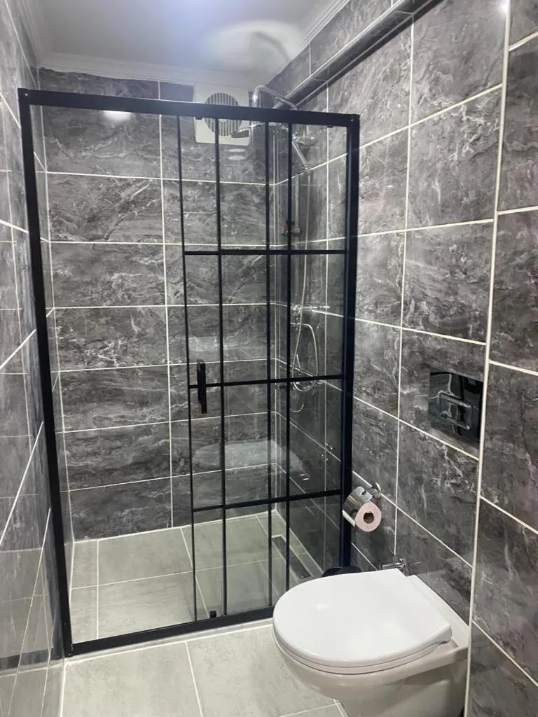 Shower in CEMRE SUIT