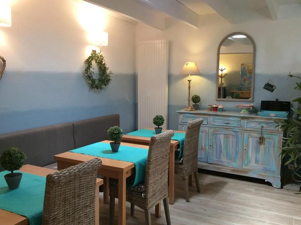 Dining area in Mas Du Cadranier