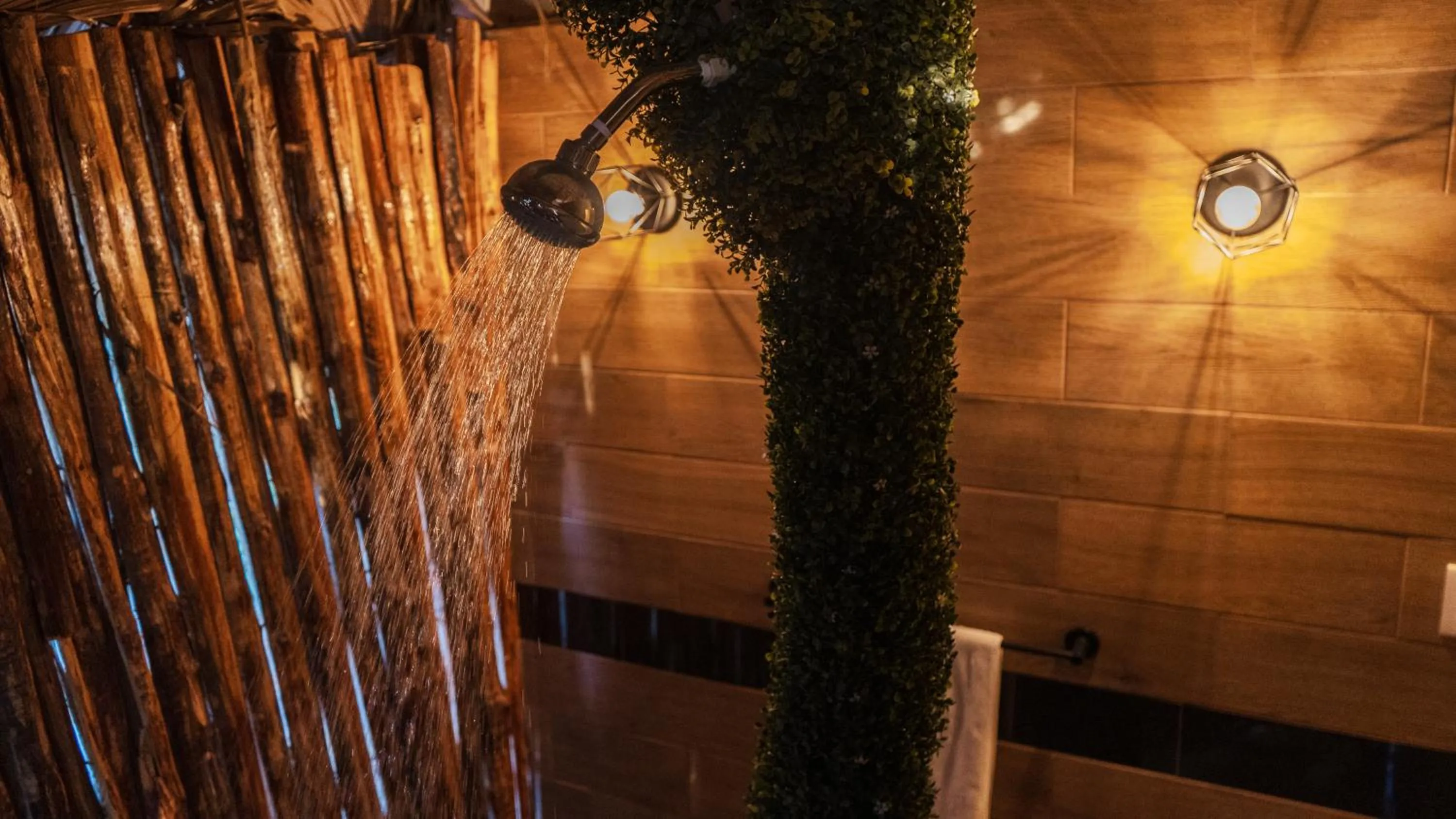 Shower in Palm Valley Cabins