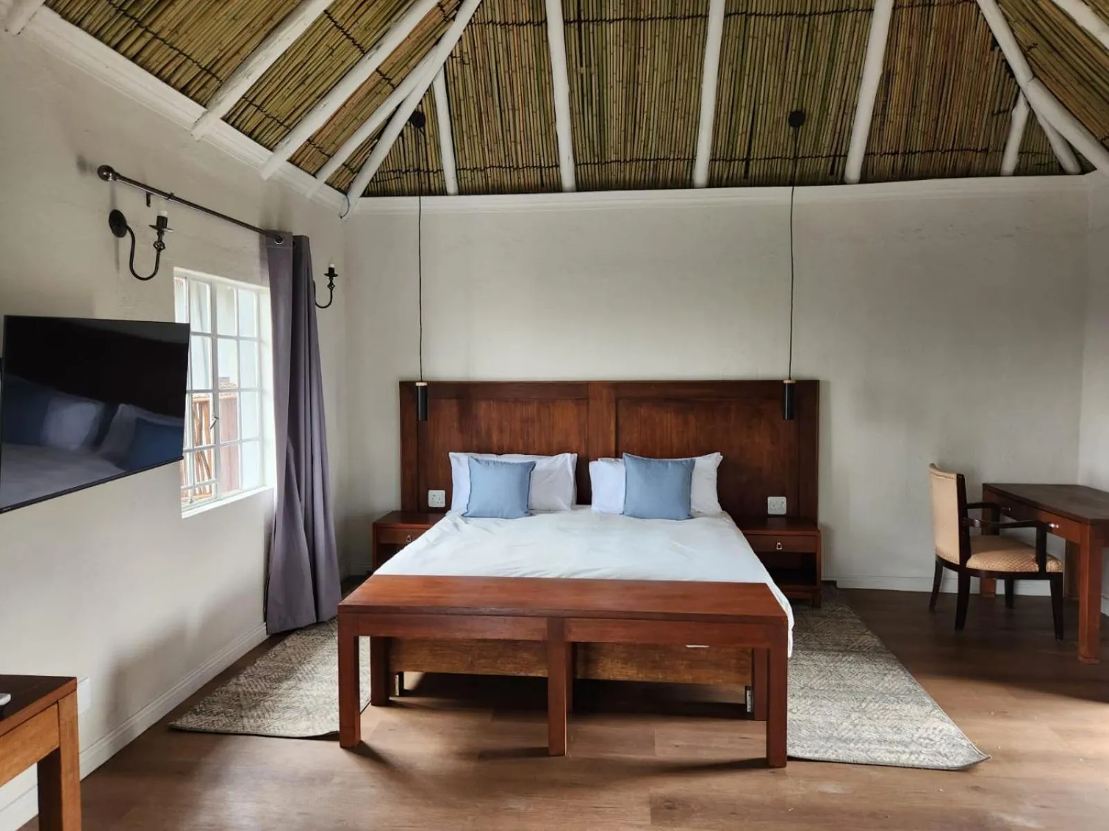 Bed in Shumba Valley Lodge Lanseria Airport