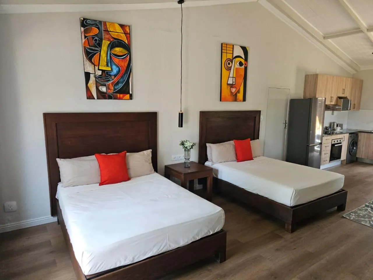 Bed in Shumba Valley Lodge Lanseria Airport