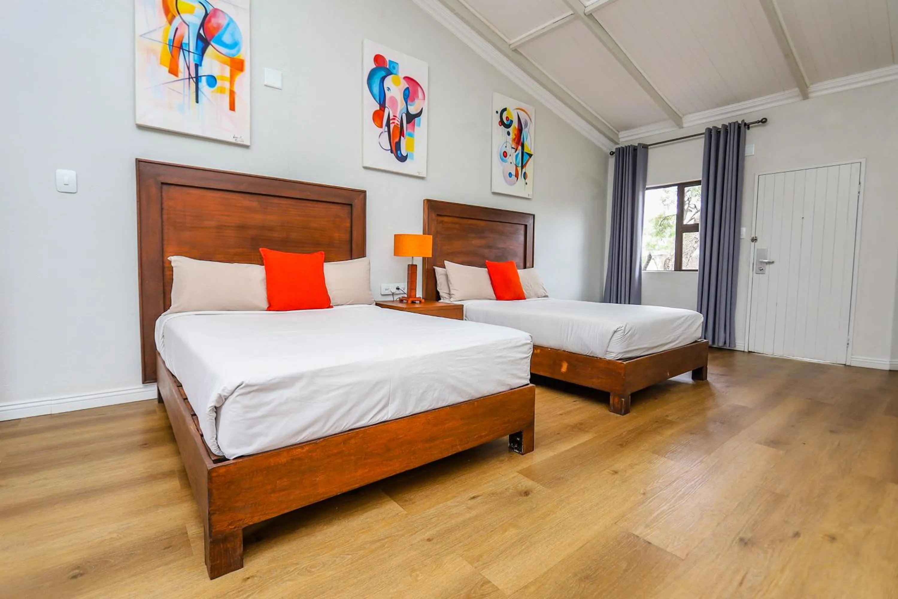 Bed in Shumba Valley Lodge Lanseria Airport