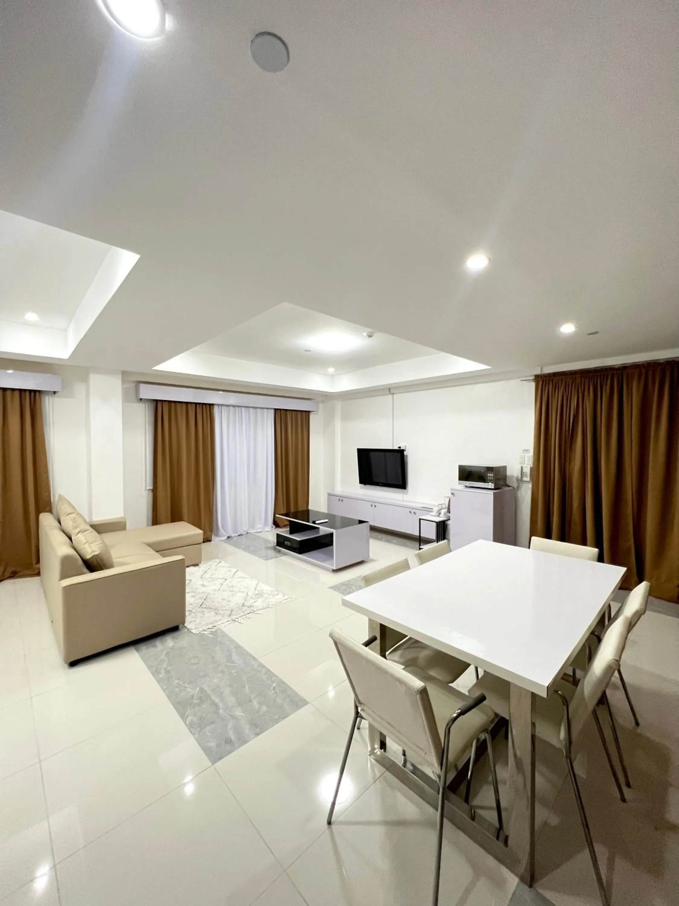 Living room in Staycation Hotel