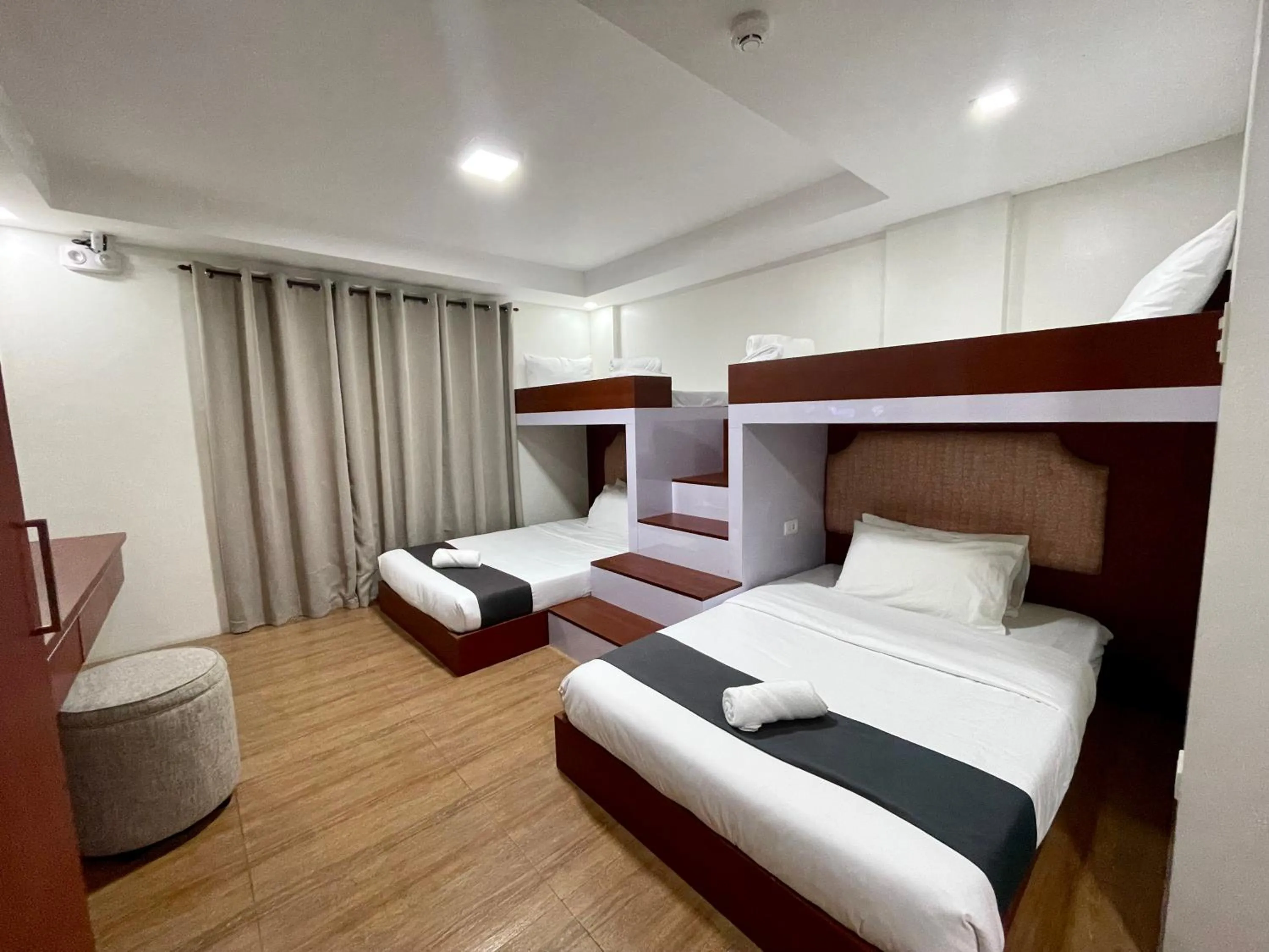 Bedroom, Bed in Staycation Hotel