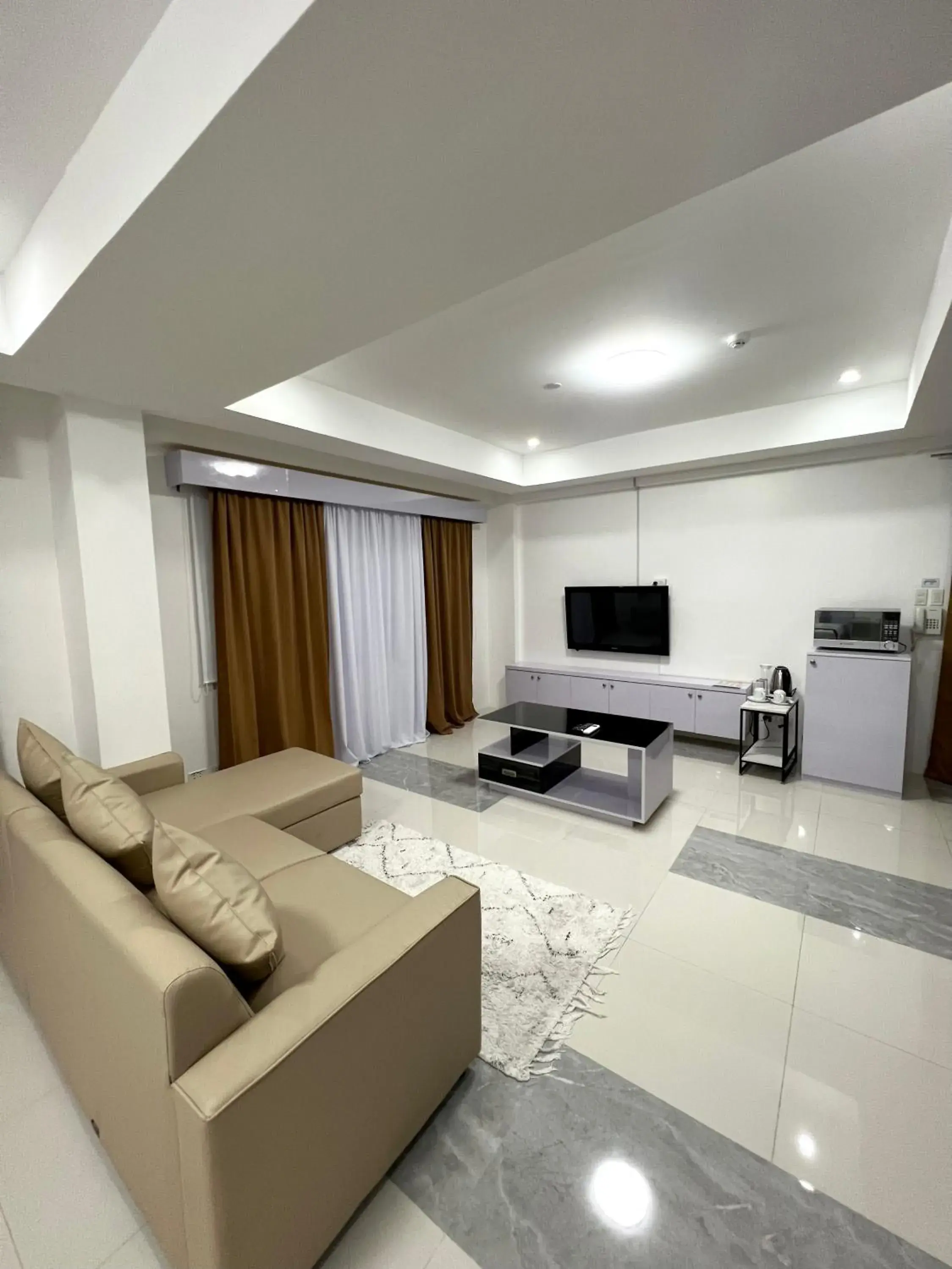 TV and multimedia in Staycation Hotel TV and multimedia in Staycation Hotel