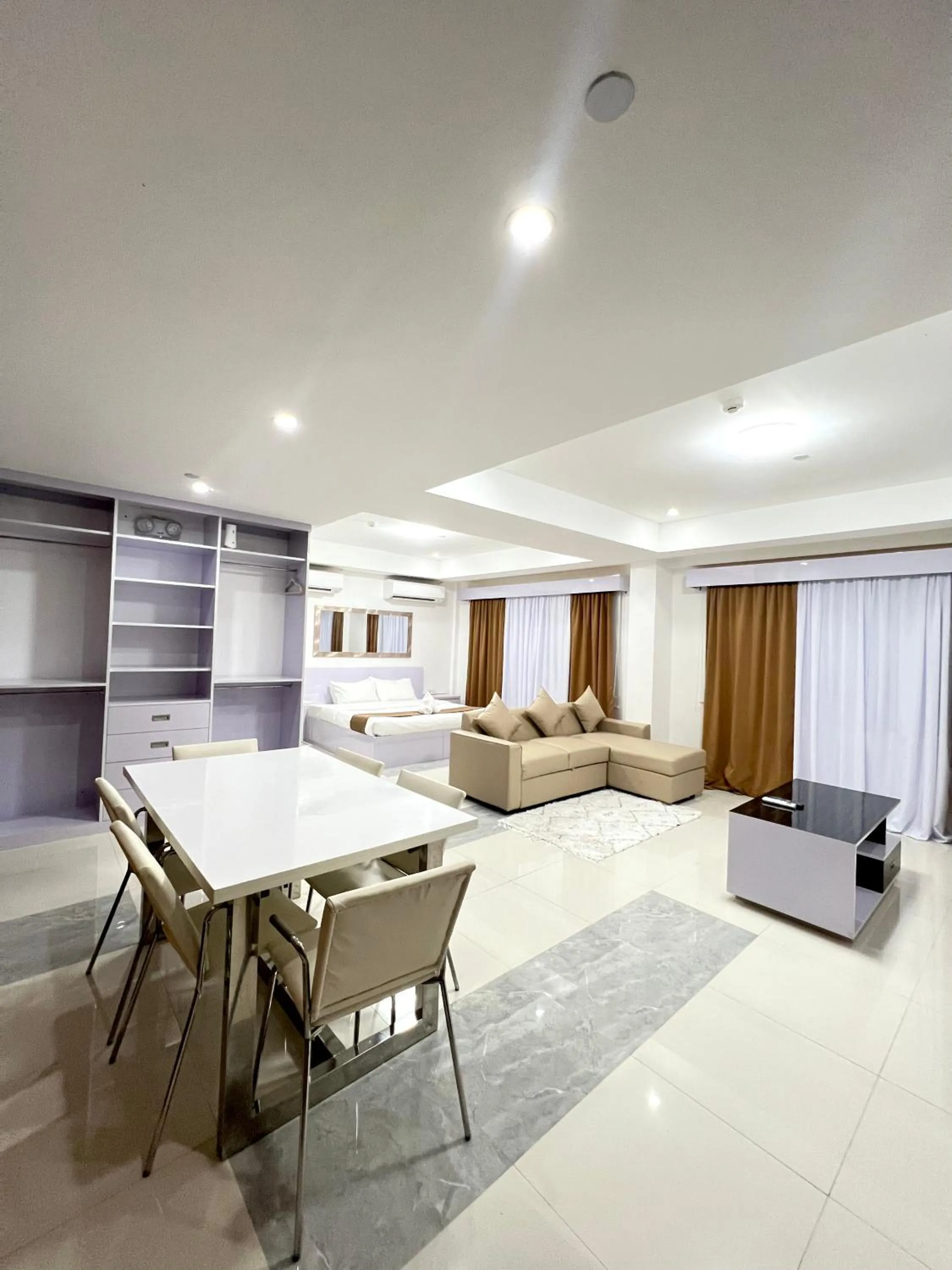 Living room in Staycation Hotel