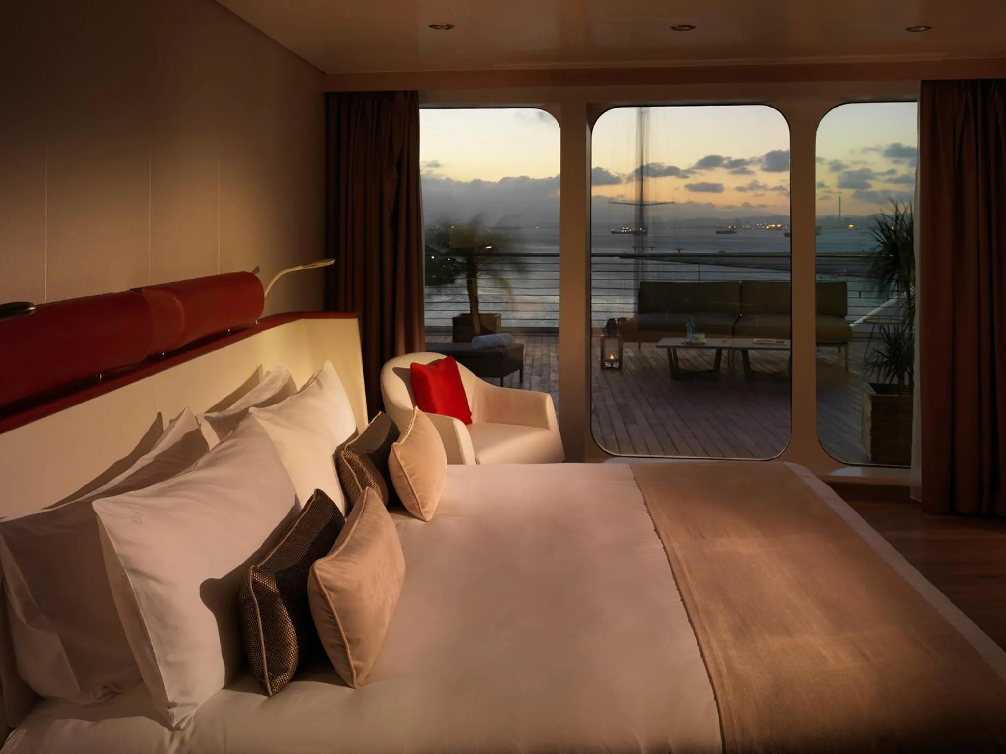 Bedroom, Bed in Sunborn Gibraltar