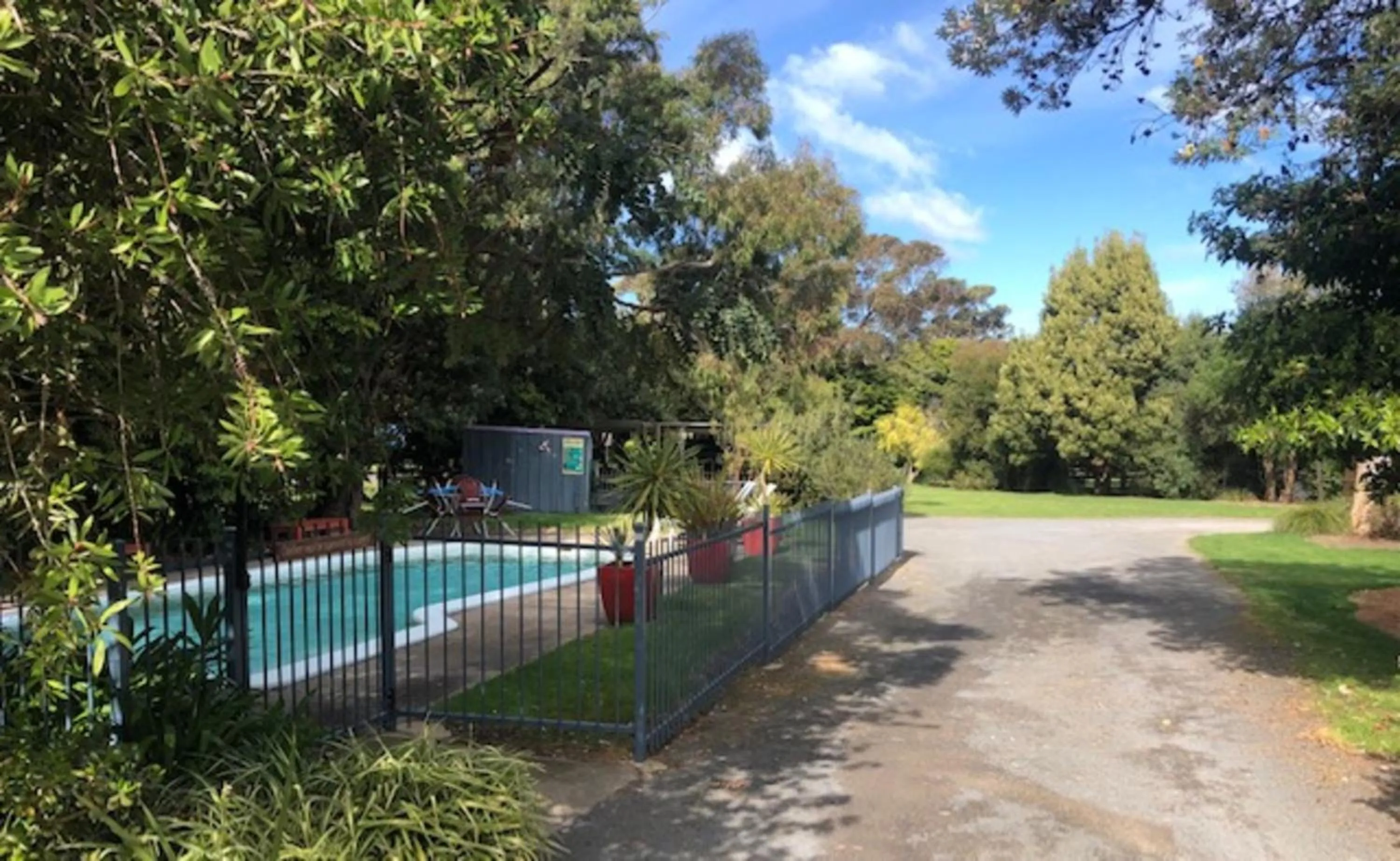 Swimming pool in Marlo Hideaway