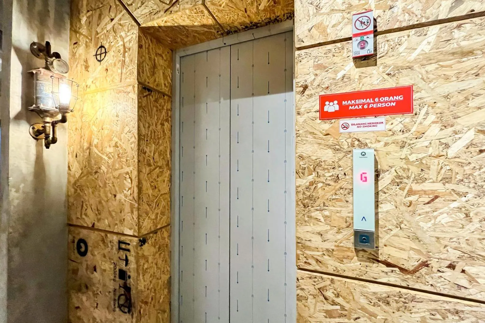 Facade/entrance in Rattanhaus R Signature Mitra RedDoorz