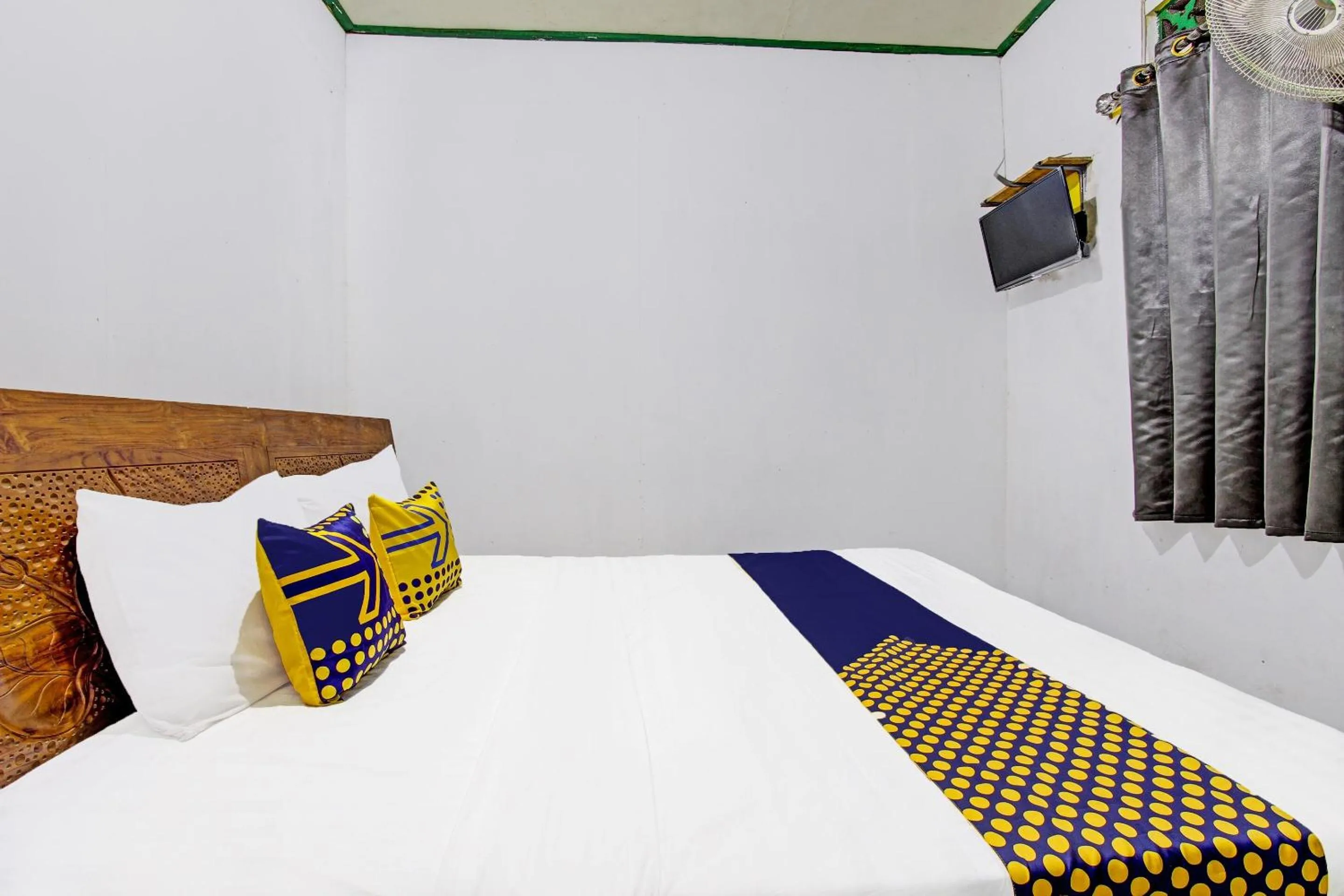 Bedroom, Bed in Hotel O Indah Arum