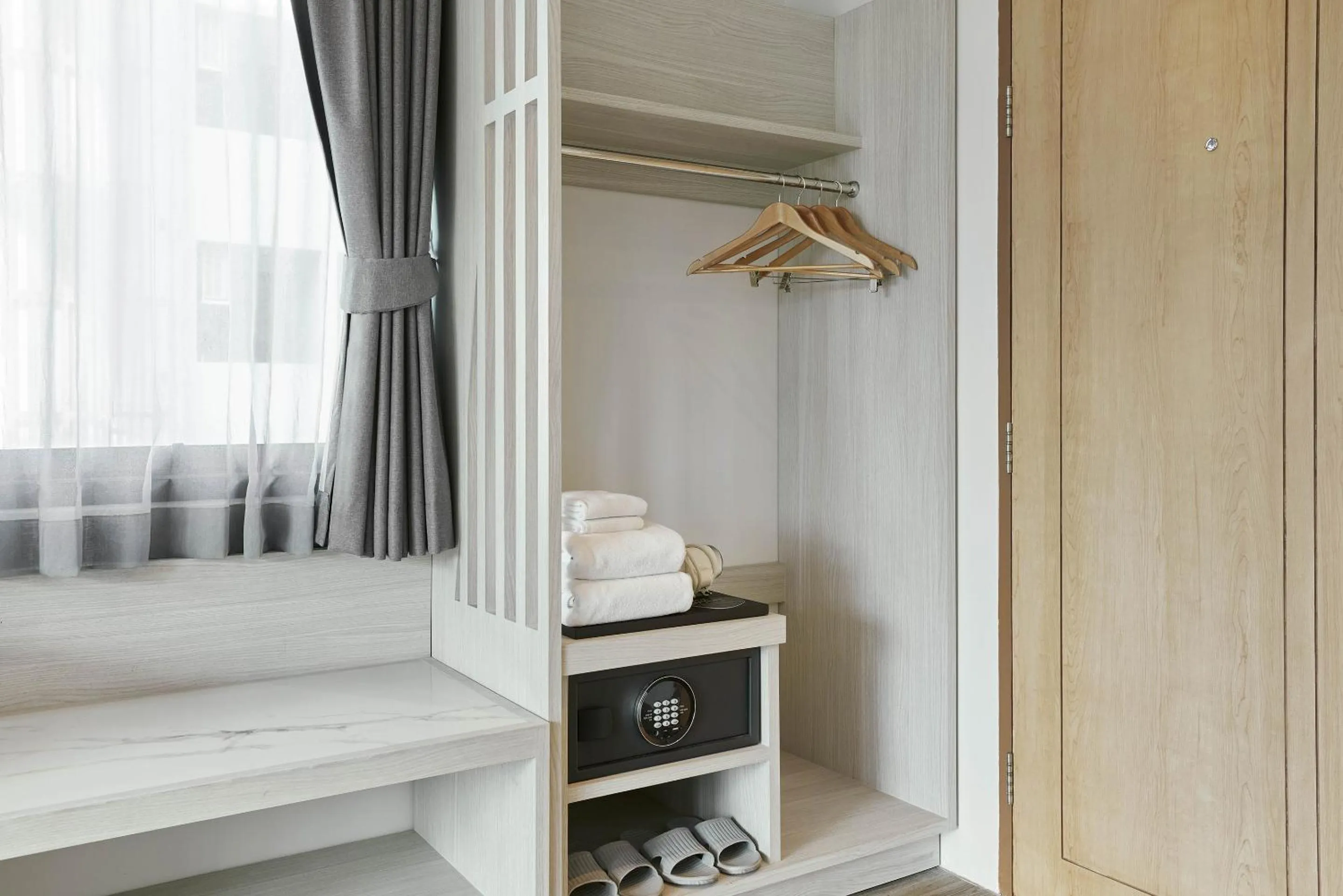 Area and facilities, Bed in Livable Hotel Bangkok