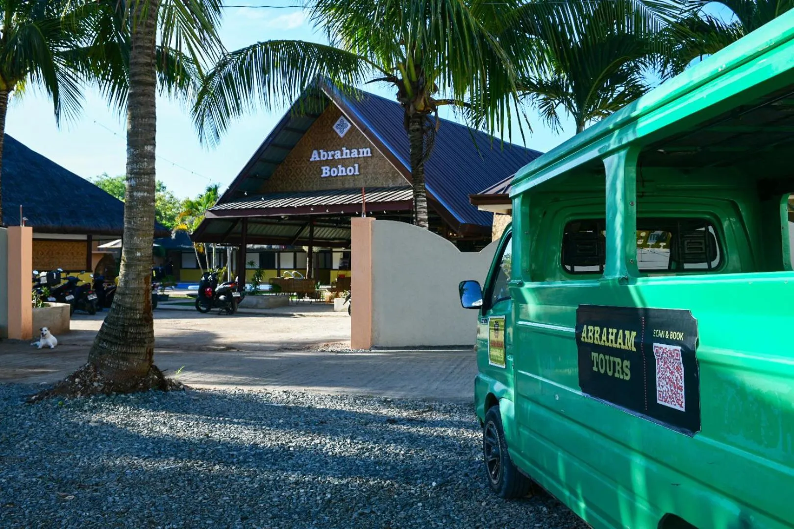 Facade/entrance in Abraham Bohol