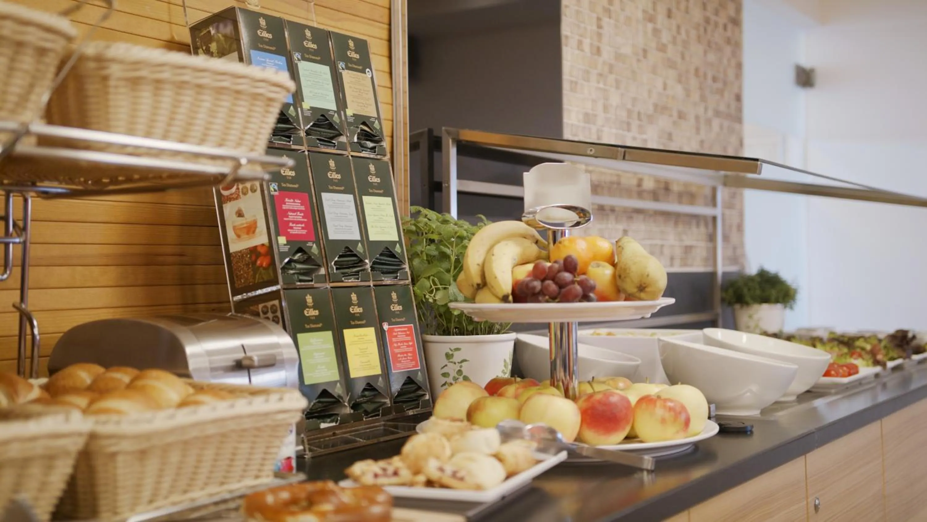 Buffet breakfast in Hotel Bildungsblick