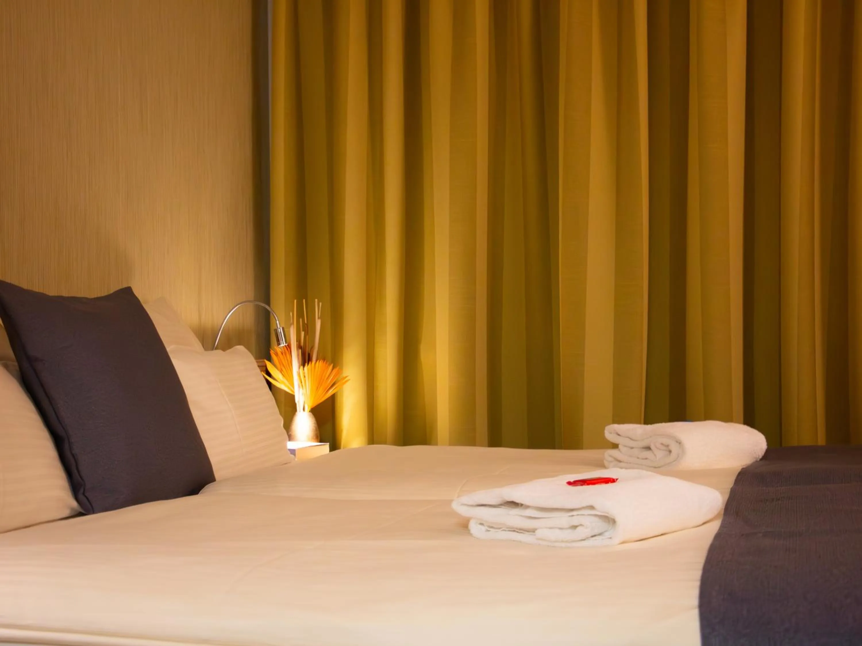 Night, Bed in Hotel Bildungsblick