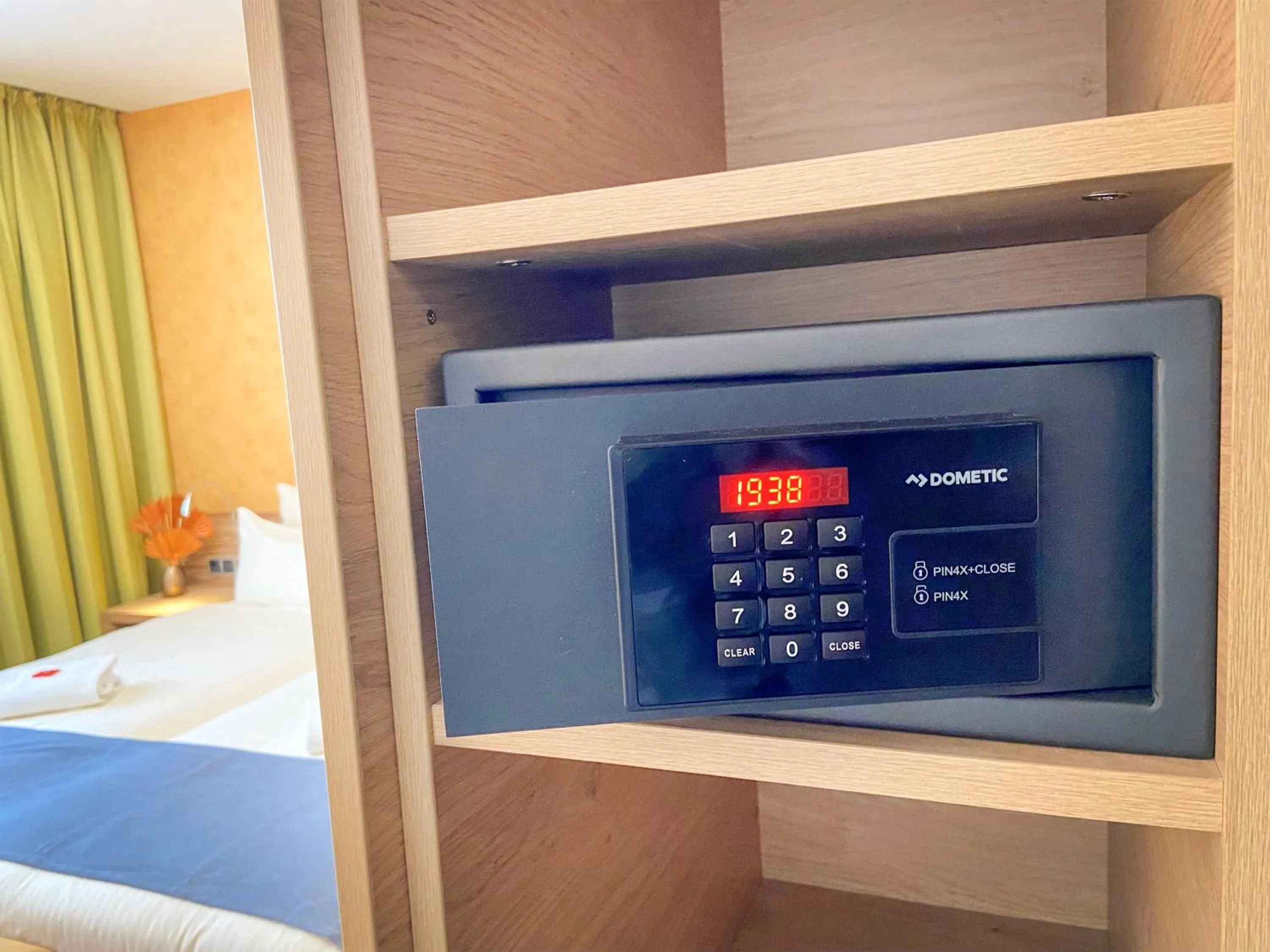 safe, Bed in Hotel Bildungsblick