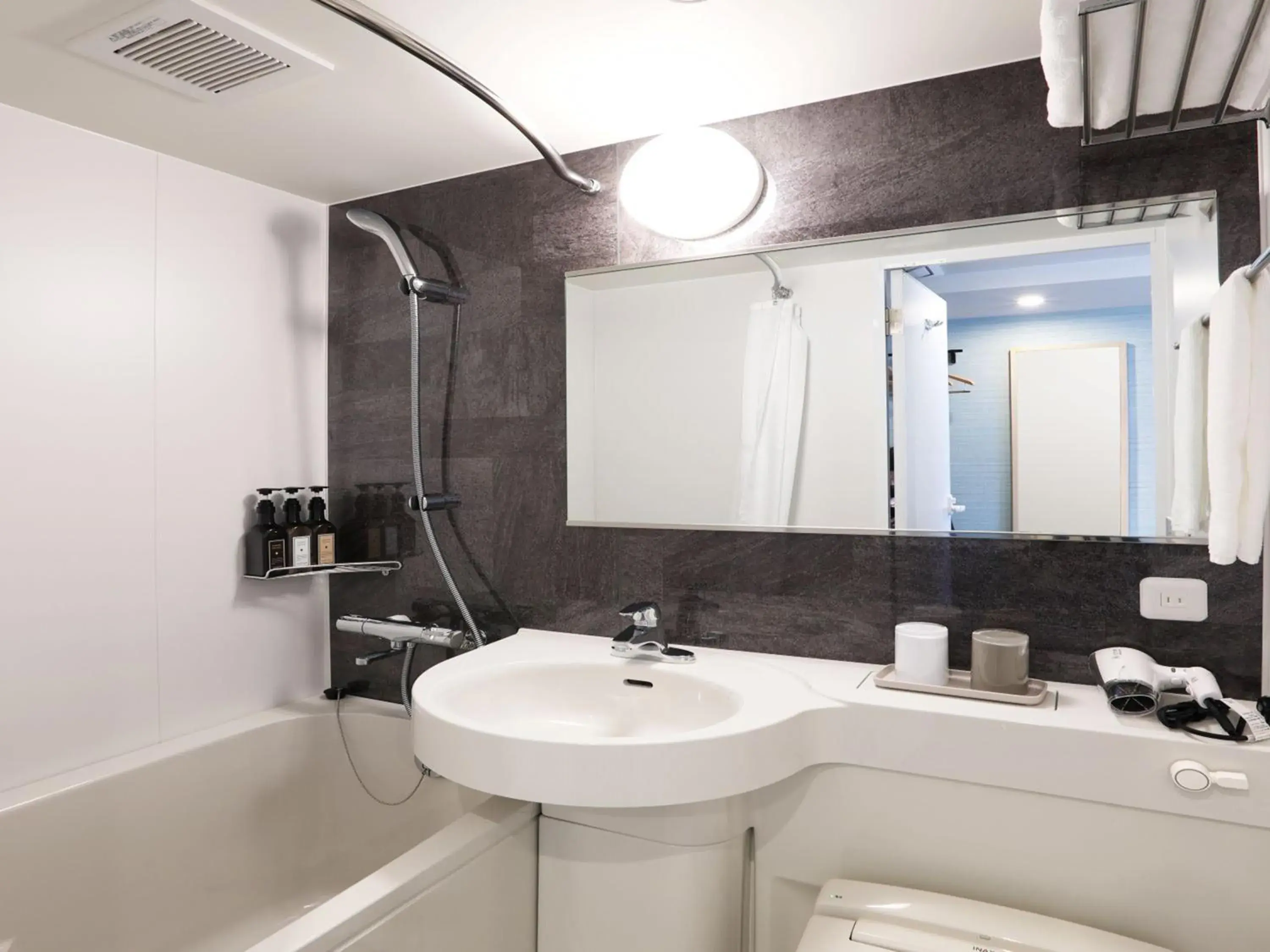 Standard Twin Room - single occupancy in Henn na Hotel Premier Nagoya Fushimiekimae Standard Twin Room - single occupancy in Henn na Hotel Premier Nagoya Fushimiekimae