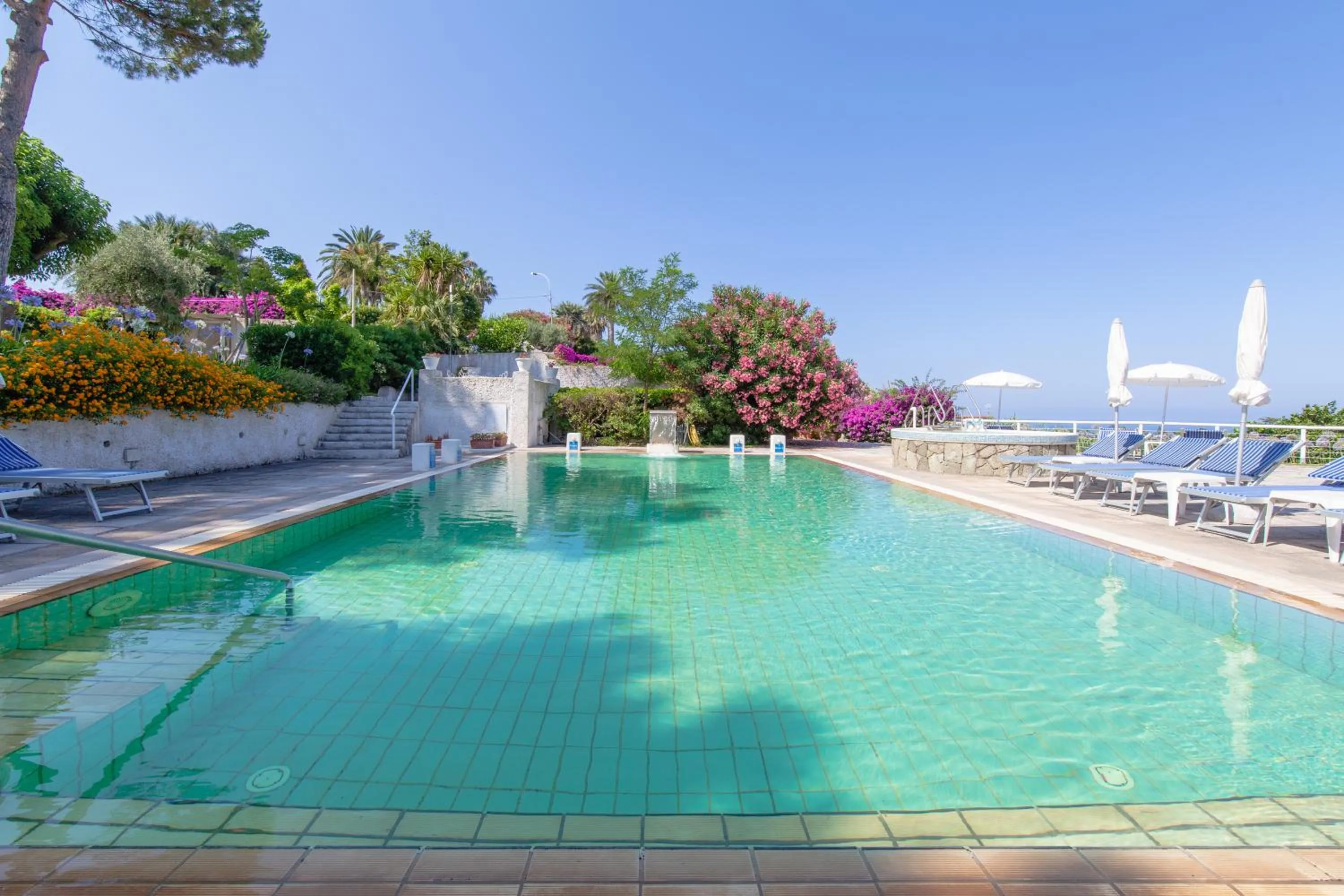 Swimming pool in Paradiso Terme Resort & SPA con 5 piscine termali