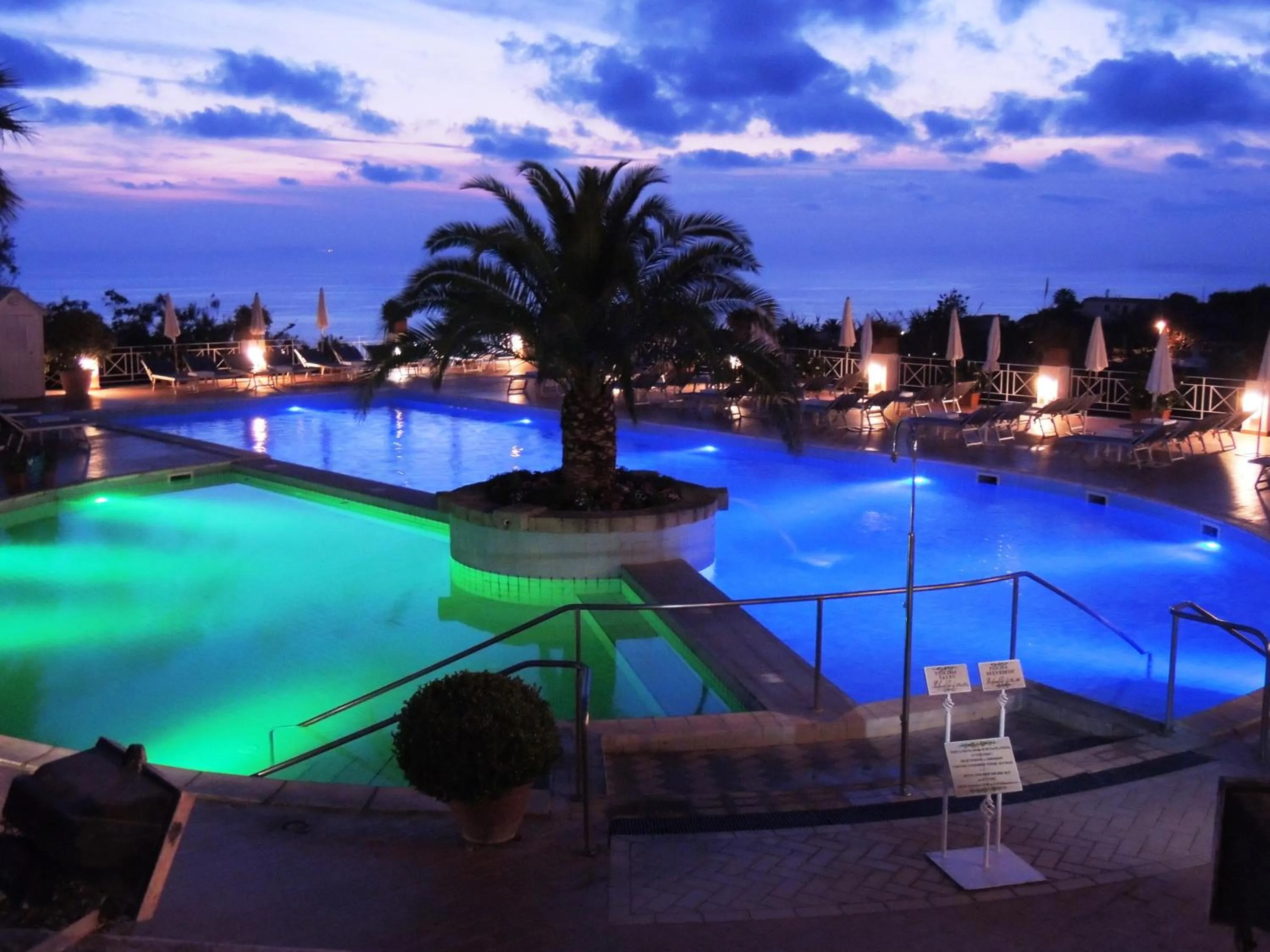 Swimming pool in Paradiso Terme Resort & SPA con 5 piscine termali