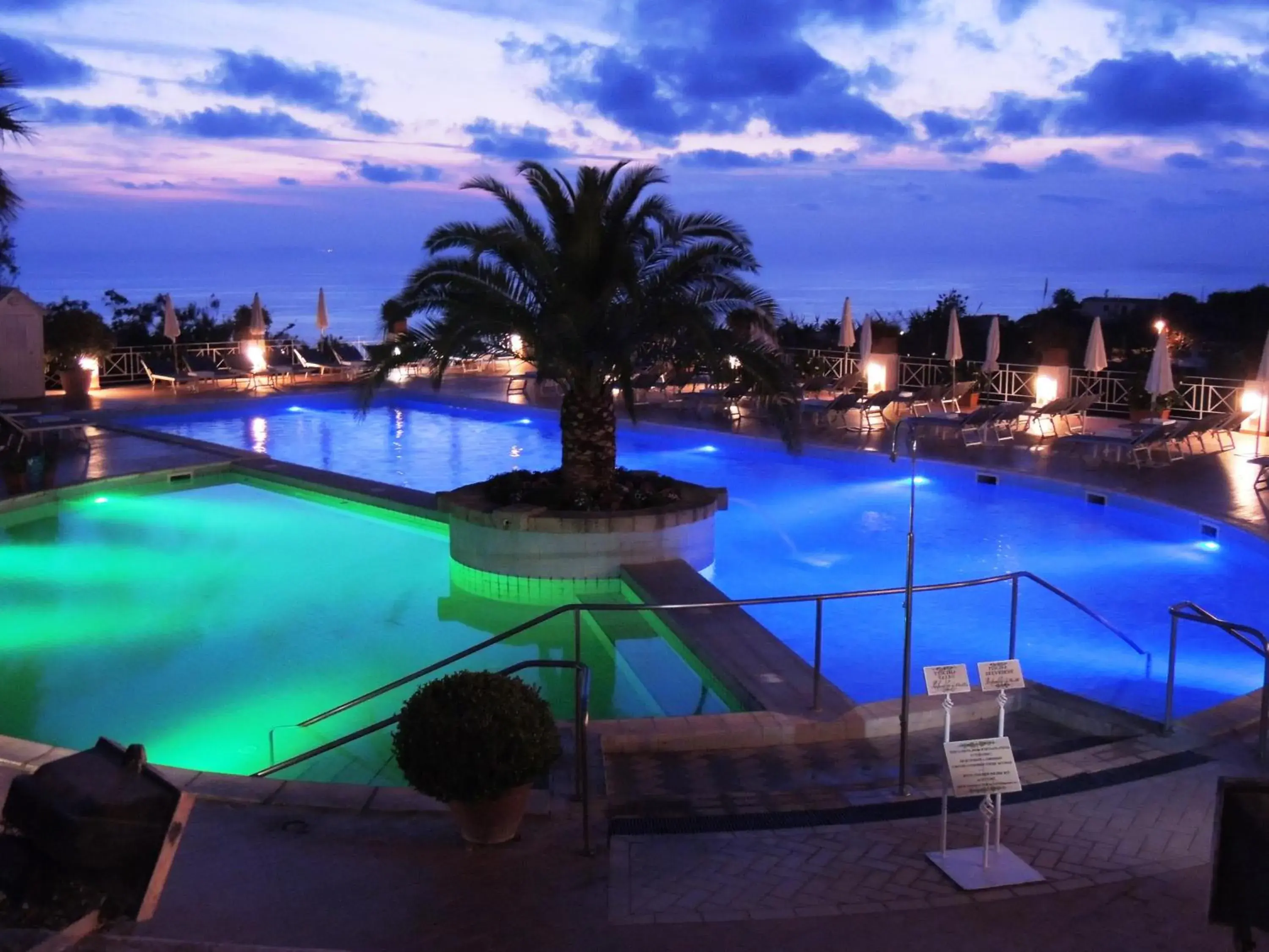 Swimming pool in Paradiso Terme Resort & SPA con 5 piscine termali Swimming pool in Paradiso Terme Resort & SPA con 5 piscine termali