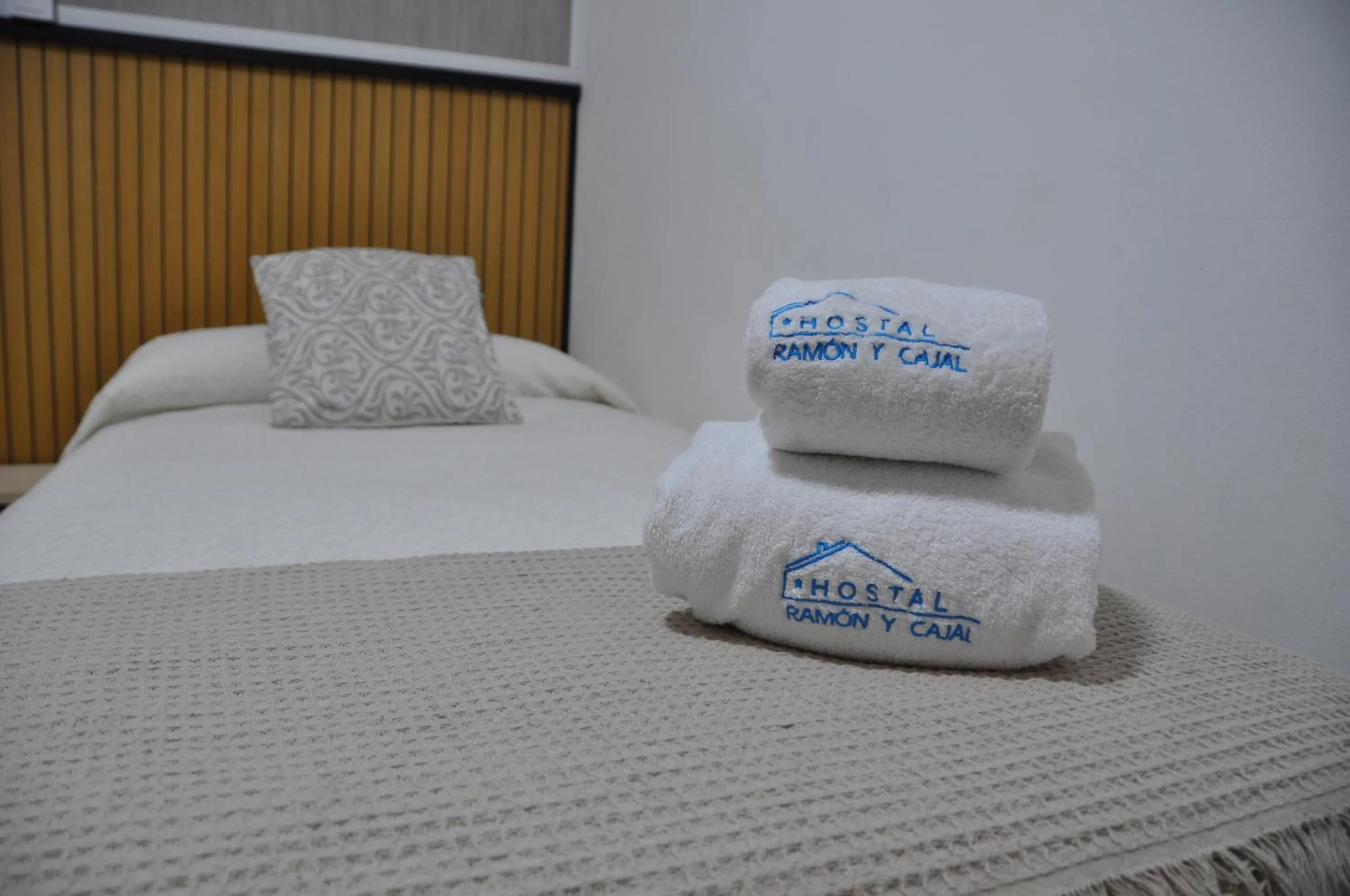towels, Bed in Hostal Ramón y Cajal