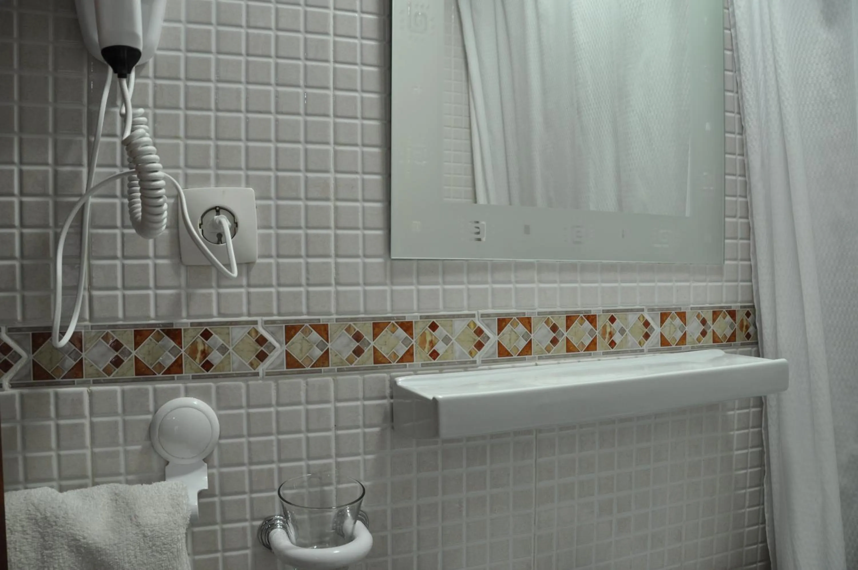 Toilet in Hostal Ramón y Cajal