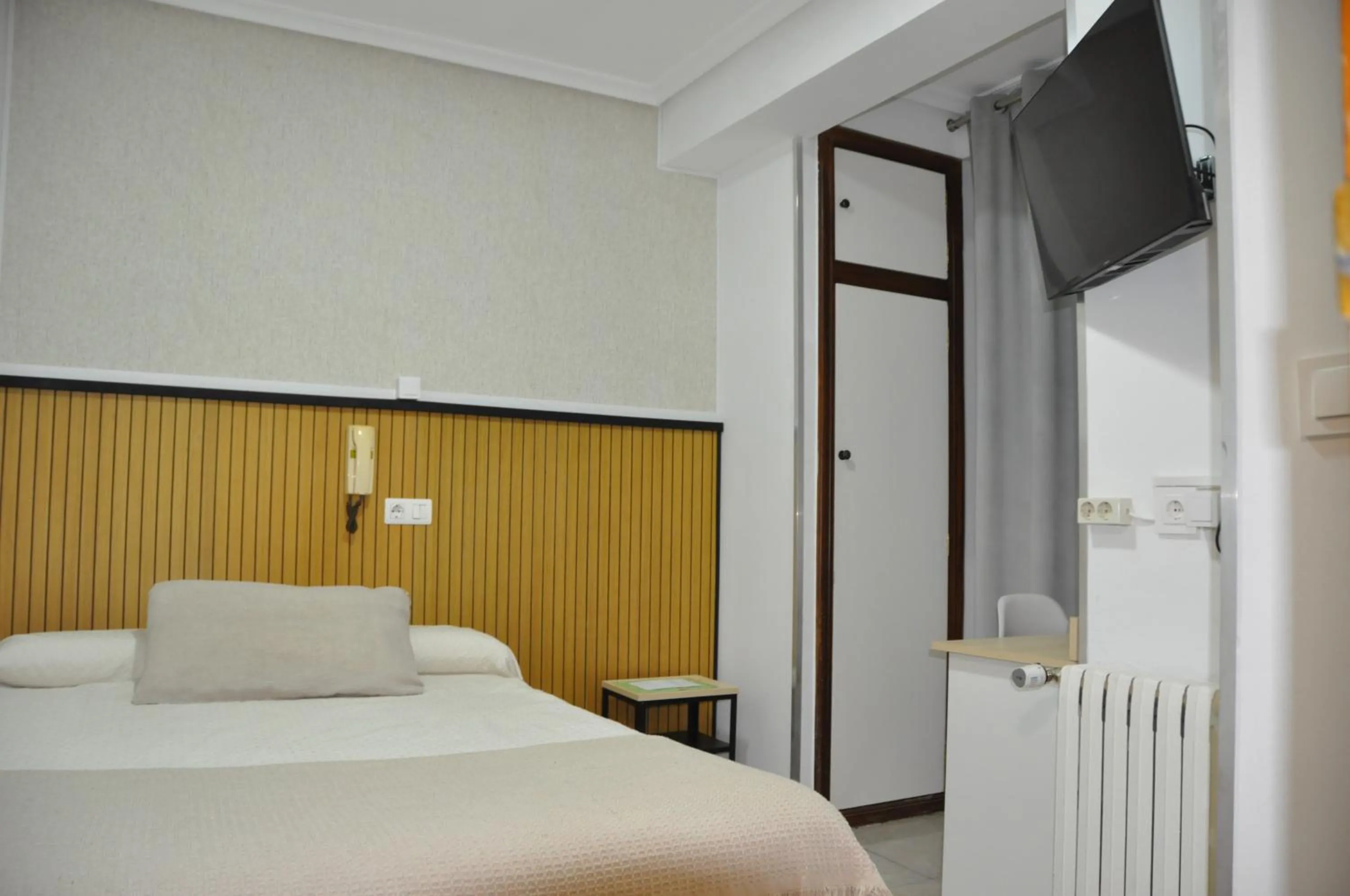 Photo of the whole room, Bed in Hostal Ramón y Cajal