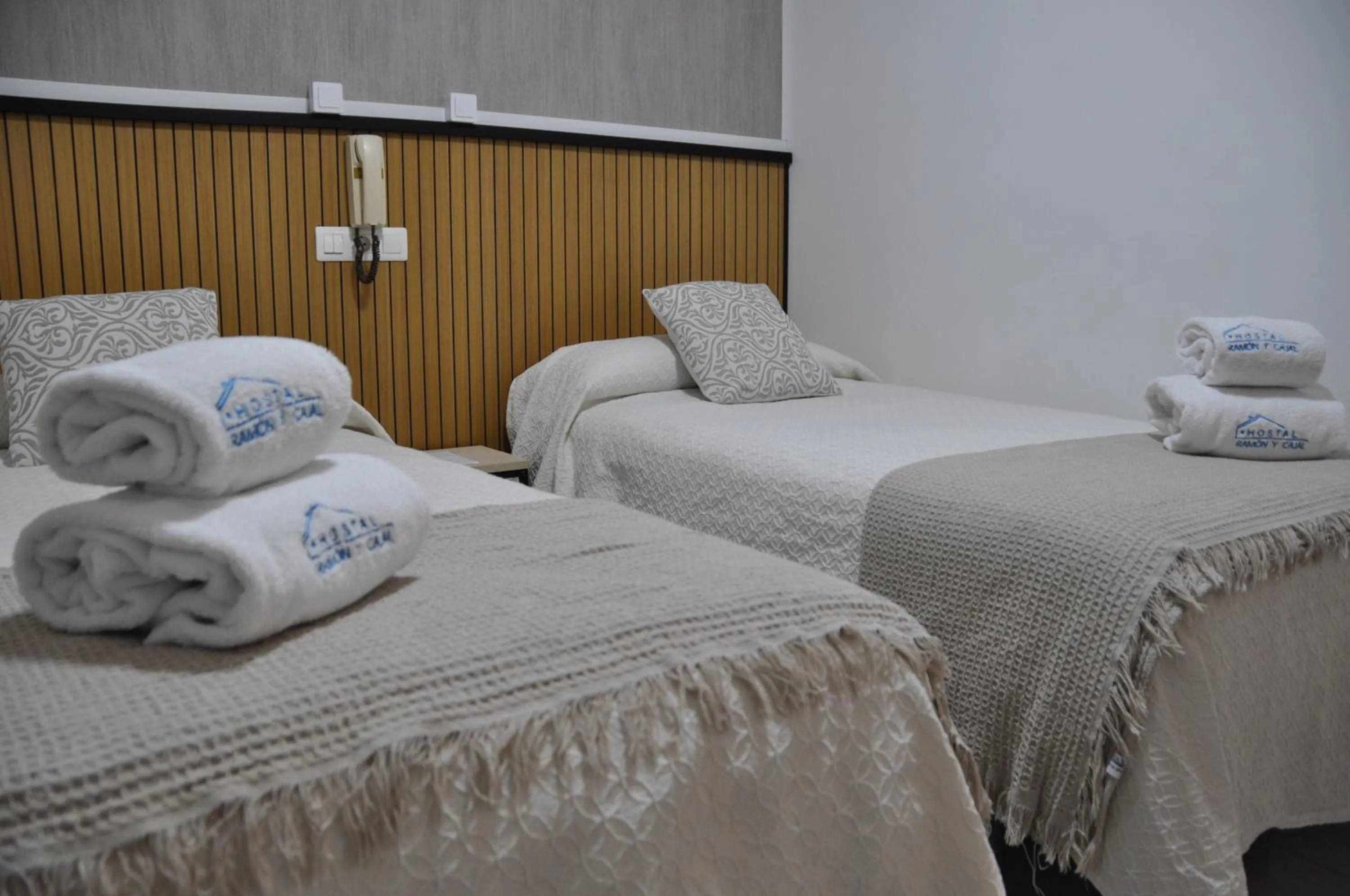 Bedroom, Bed in Hostal Ramón y Cajal