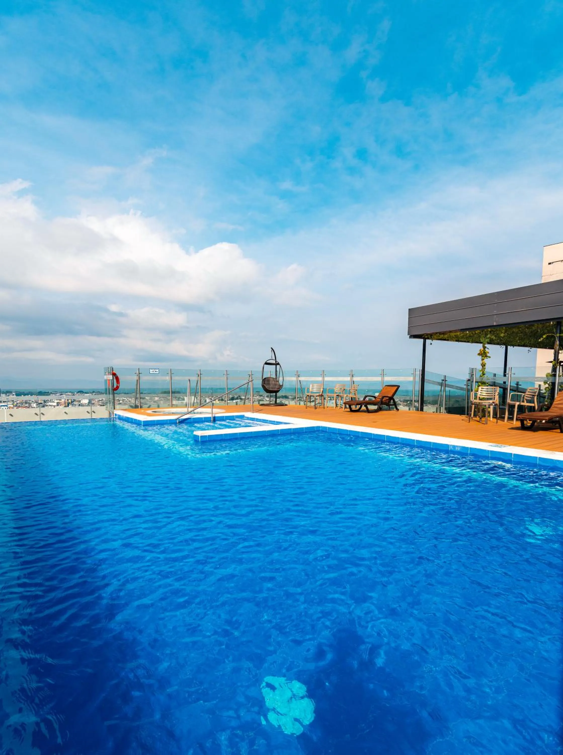 Swimming pool in Hotel Mocawa Plaza Armenia