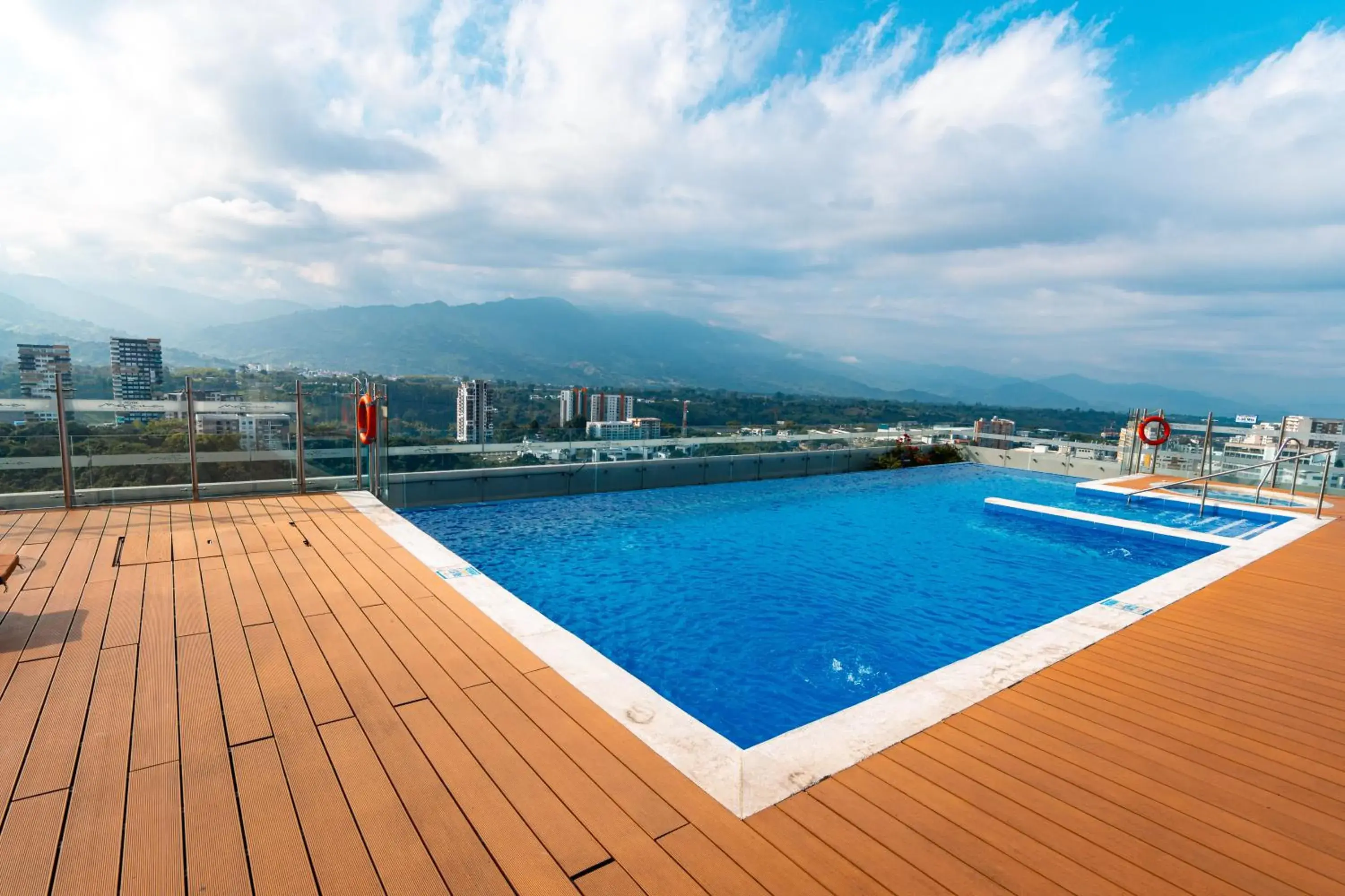 Swimming pool in Hotel Mocawa Plaza Armenia Swimming pool in Hotel Mocawa Plaza Armenia