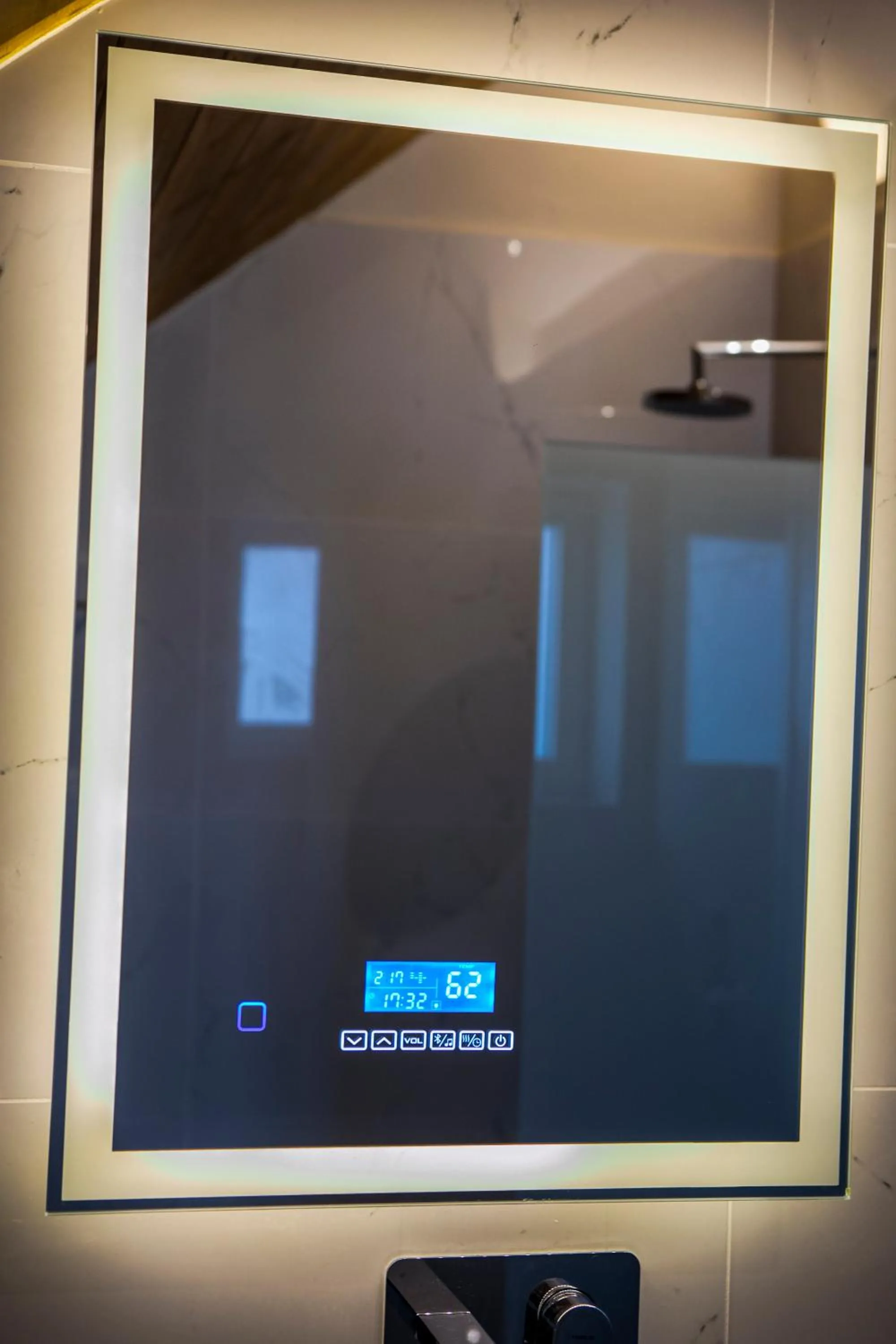 TV and multimedia in HOTEL ALEXANDER