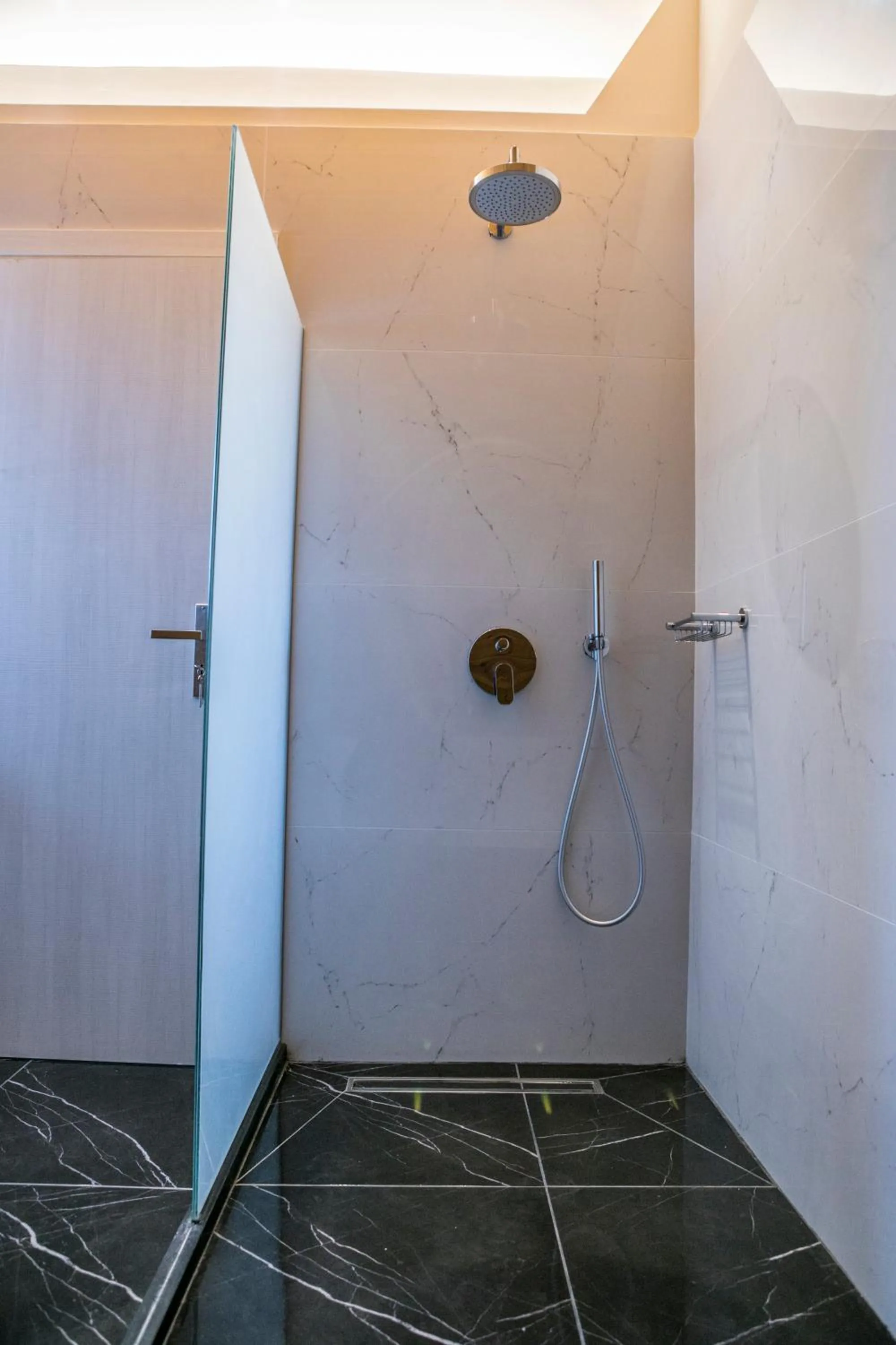 Shower in HOTEL ALEXANDER