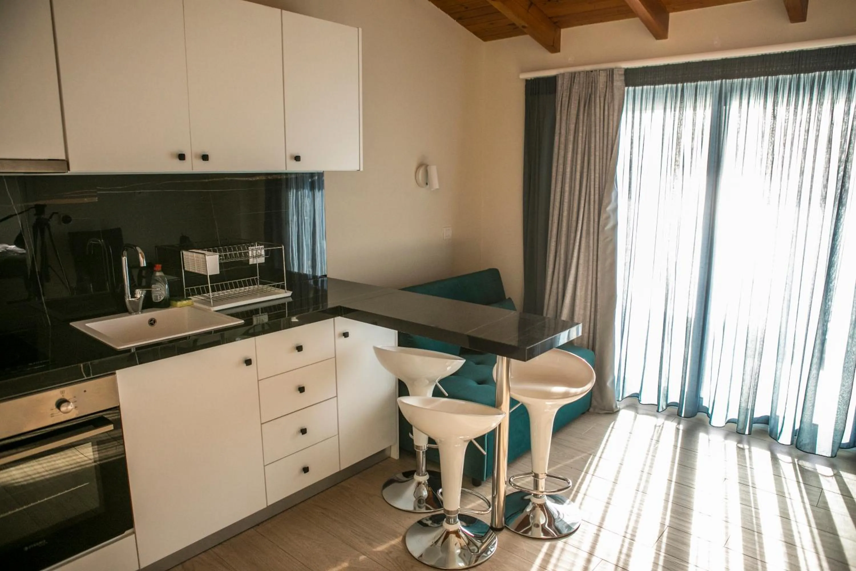 Kitchen or kitchenette in HOTEL ALEXANDER