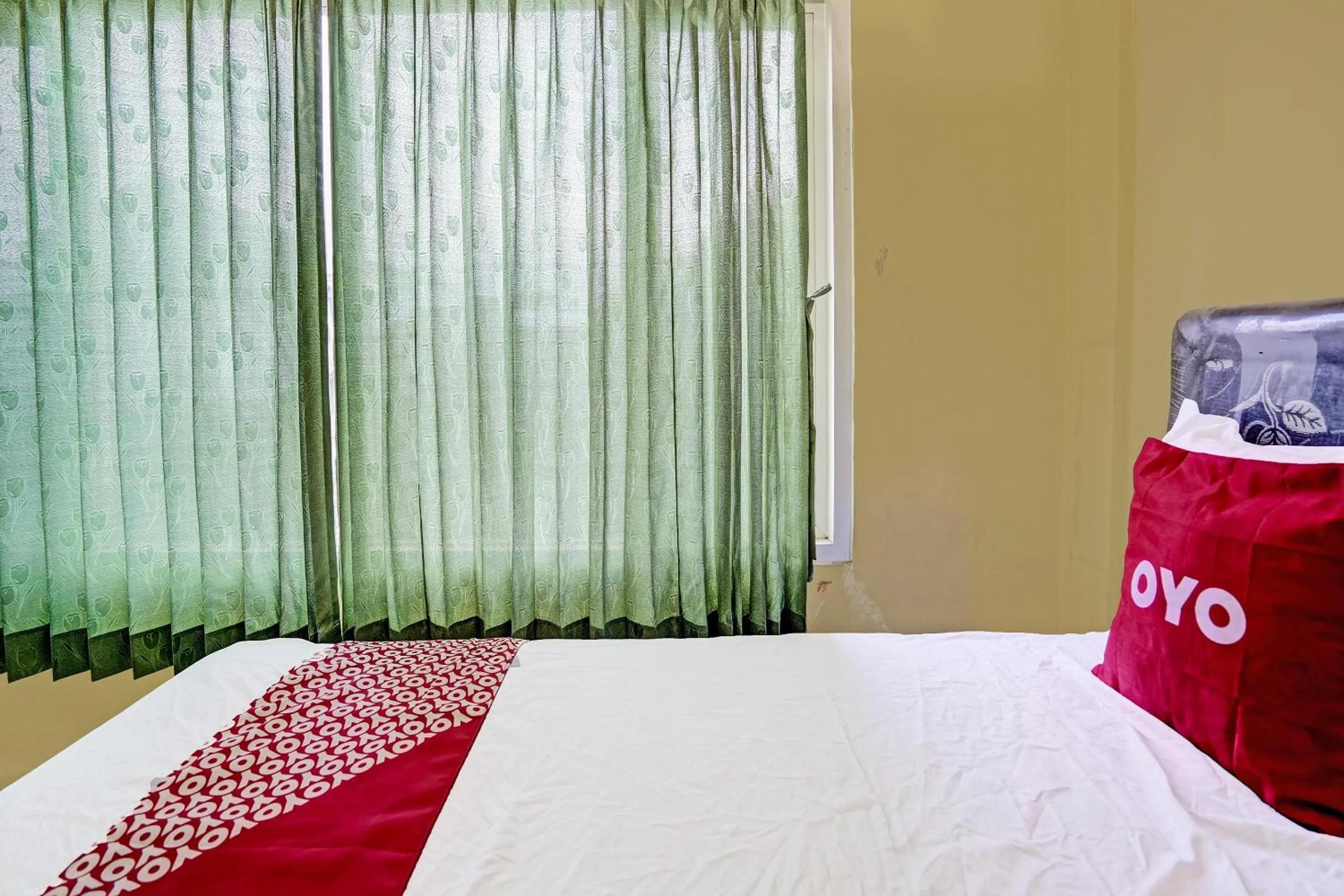 Bedroom, Bed in Hotel O Kost Esklusif Barokah