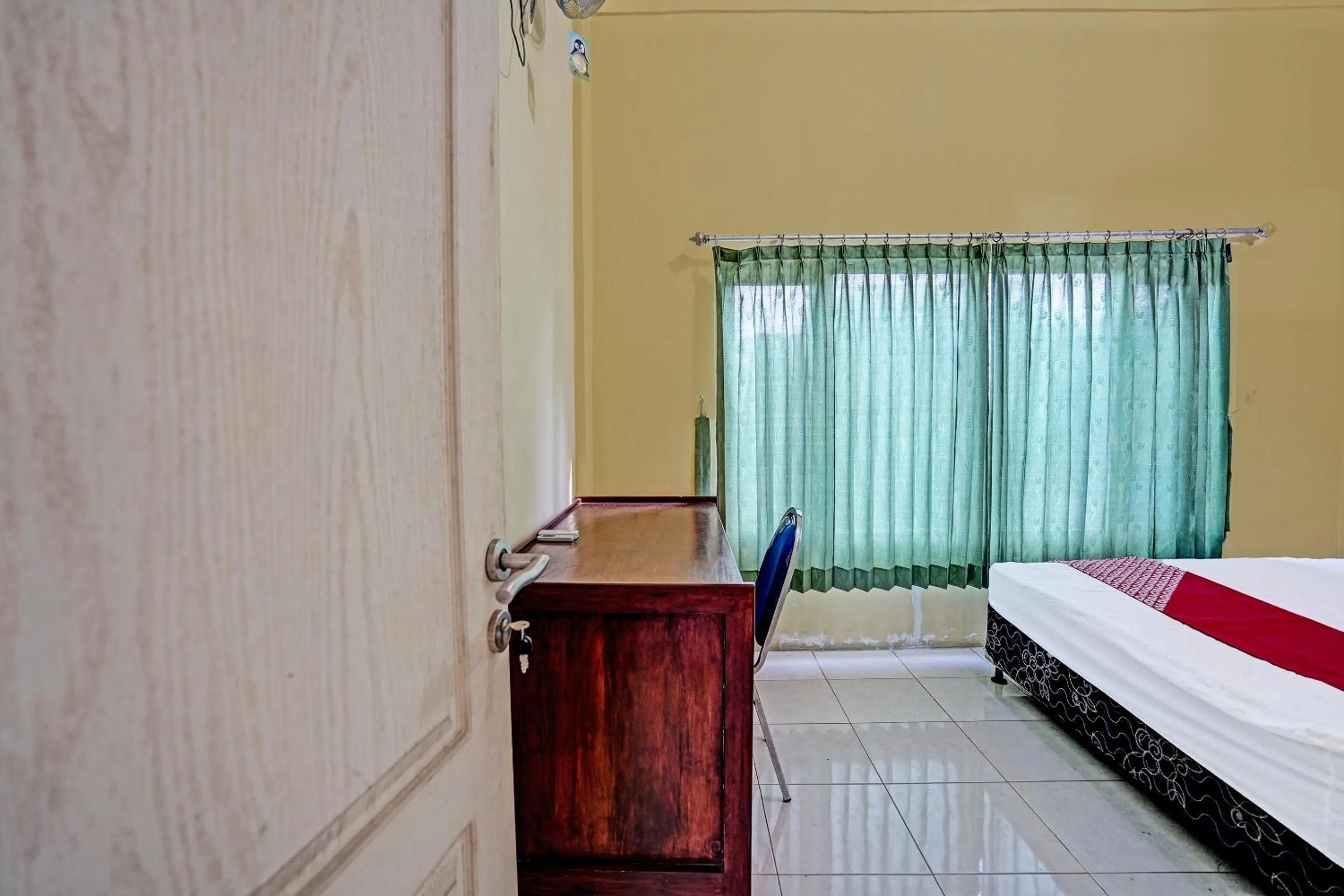 Bedroom, Bed in Hotel O Kost Esklusif Barokah