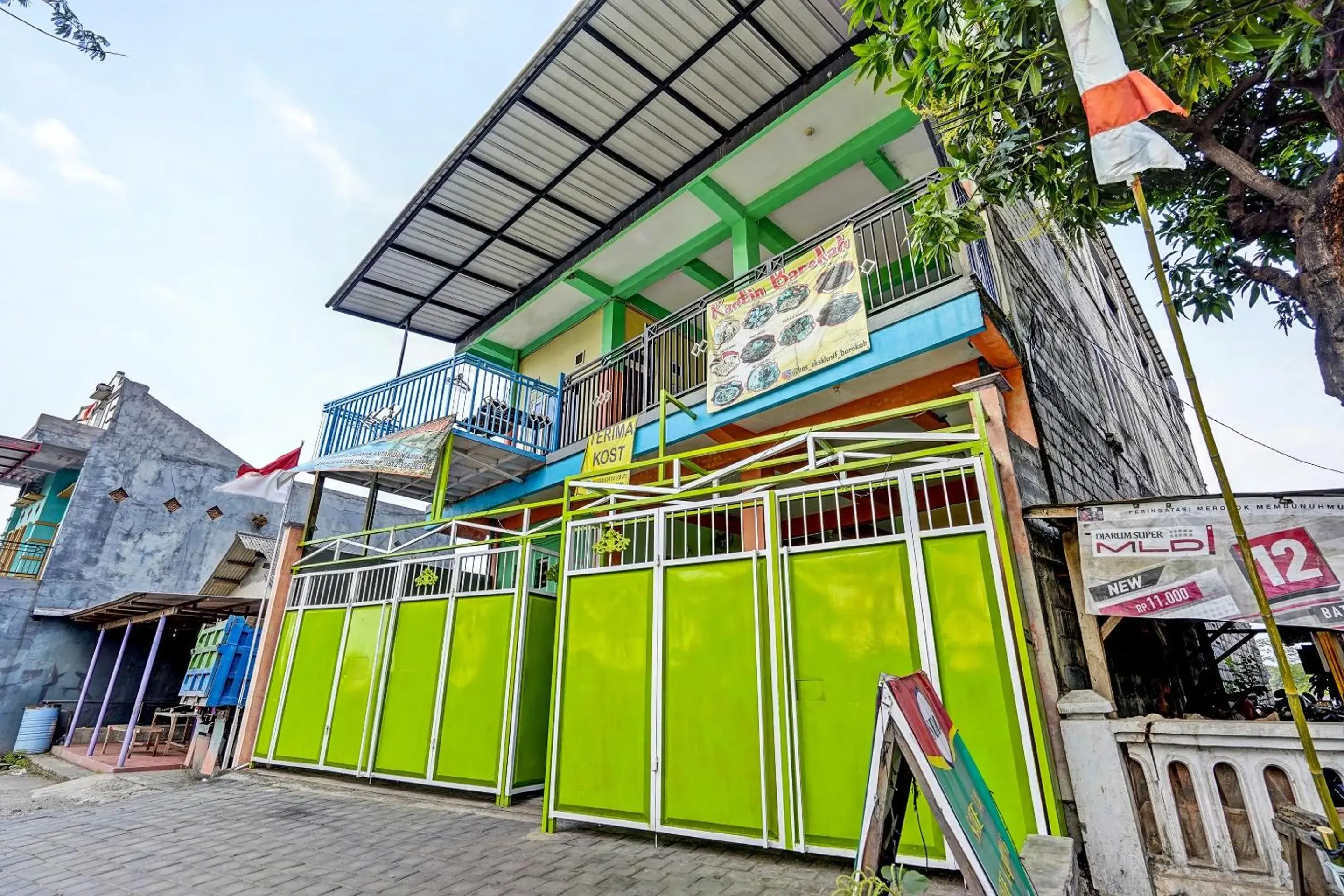 Facade/entrance in Hotel O Kost Esklusif Barokah Facade/entrance in Hotel O Kost Esklusif Barokah