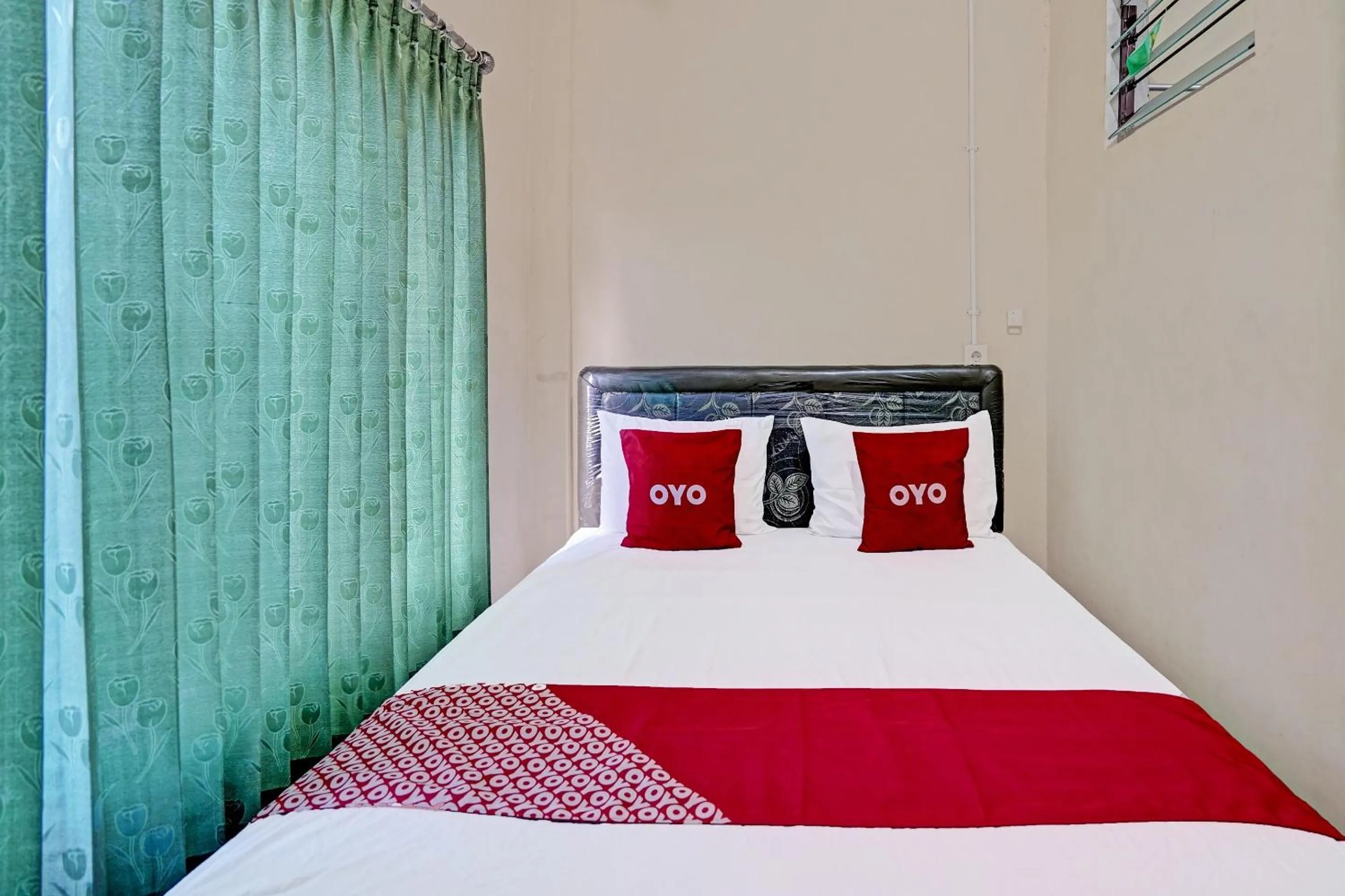 Bedroom, Bed in Hotel O Kost Esklusif Barokah