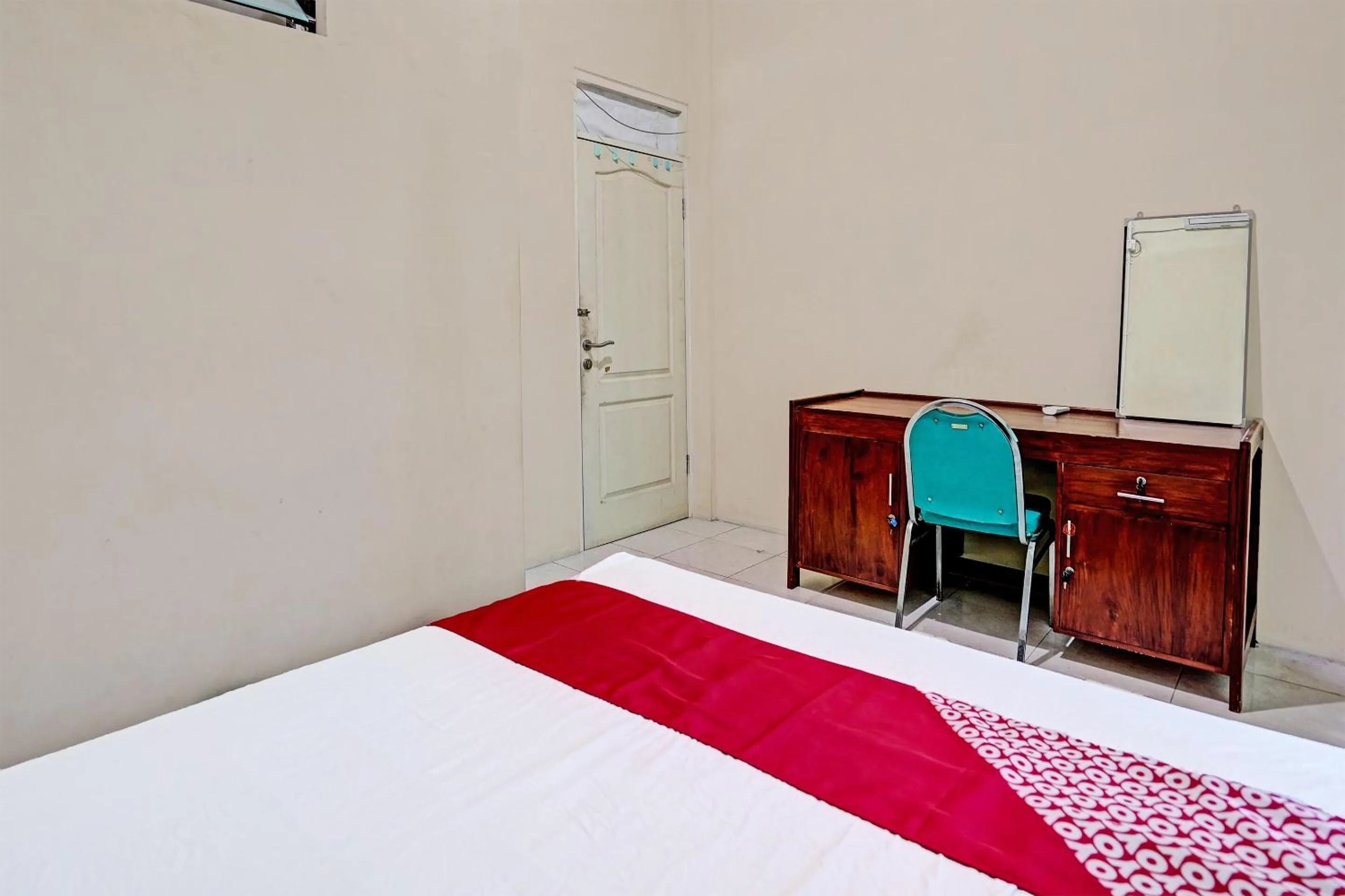 Bedroom, Bed in Hotel O Kost Esklusif Barokah